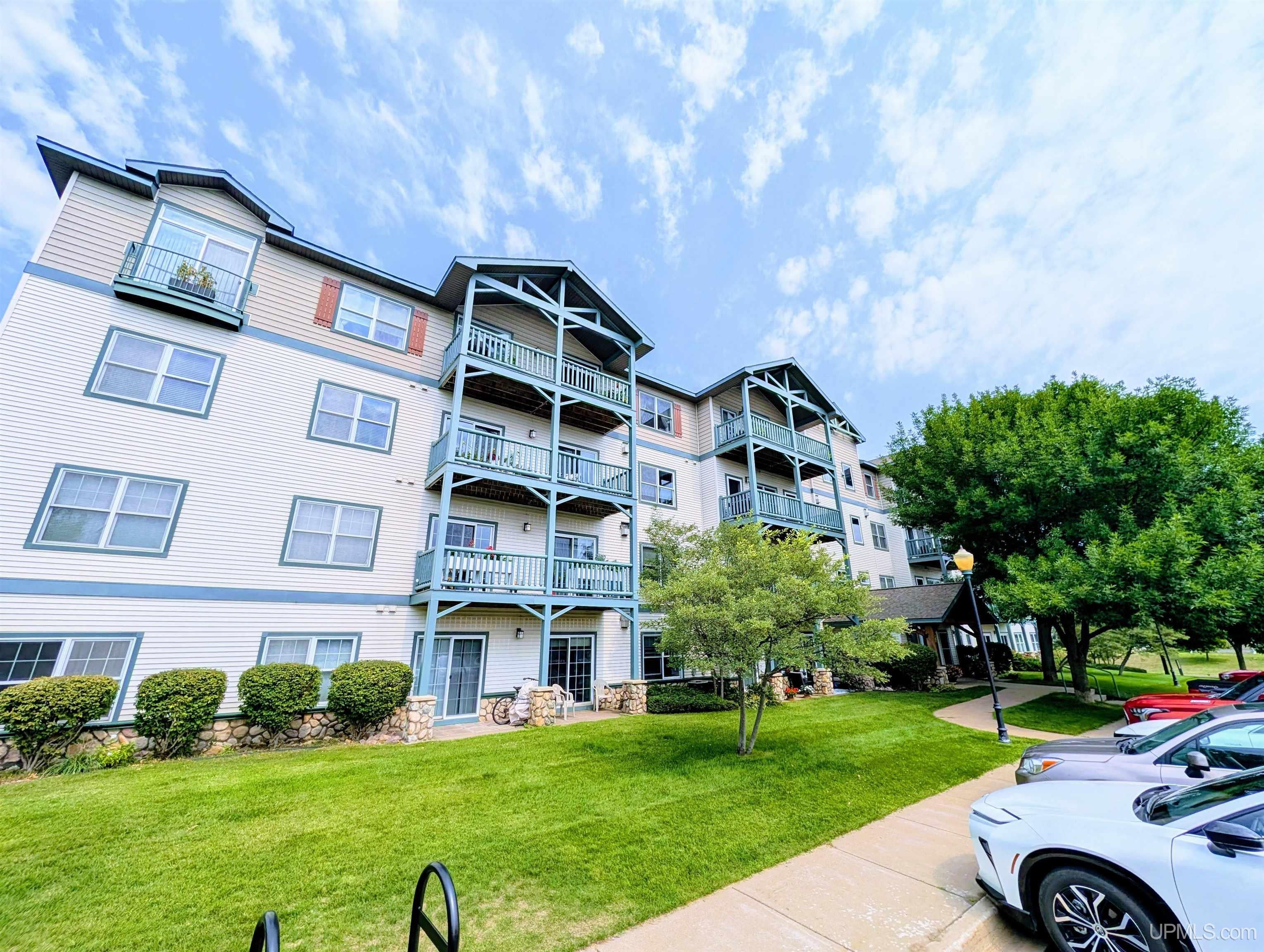 1279 Lakeshore Park Place — photo