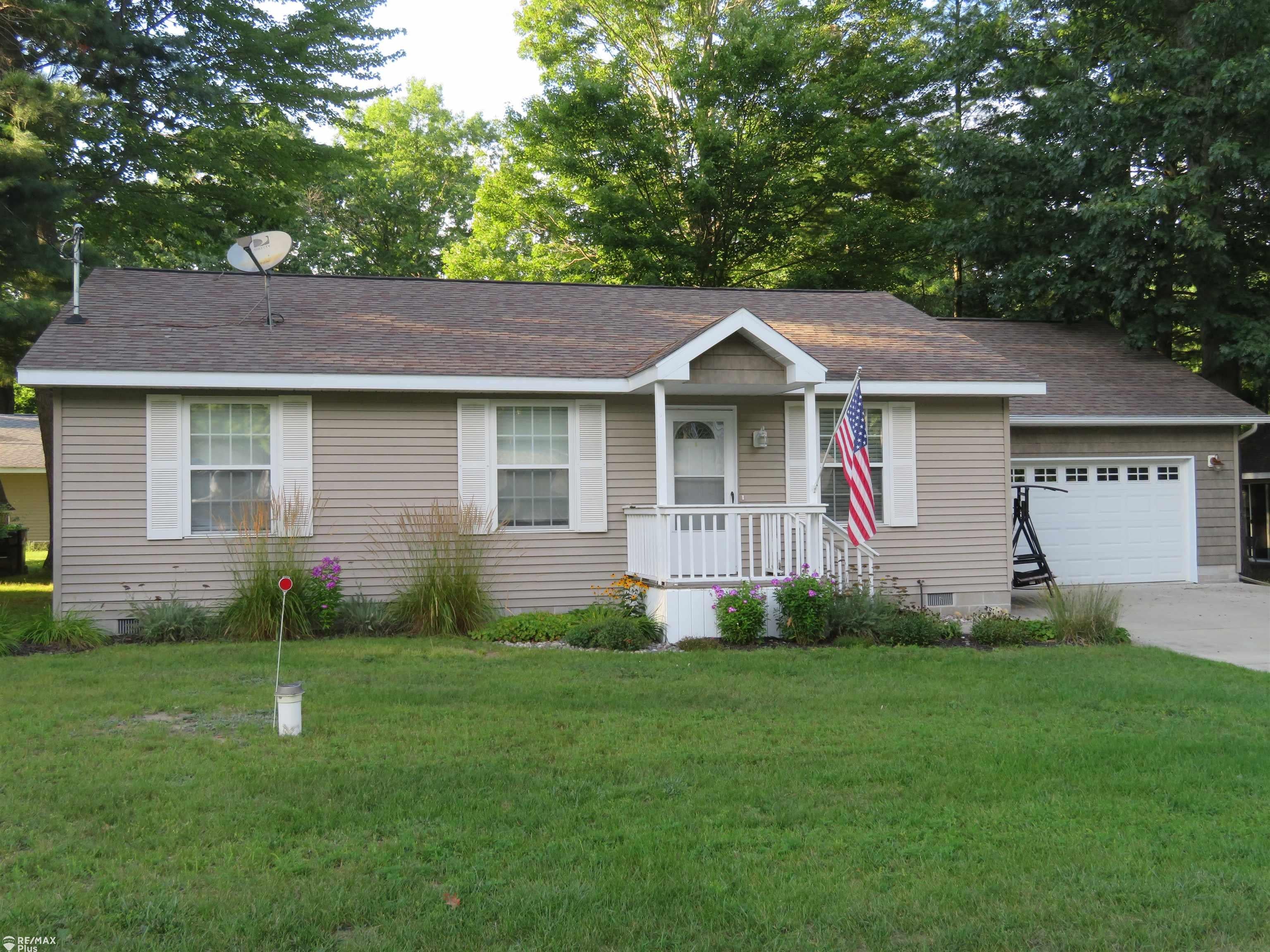 10369 W Higgins Lake Road — photo