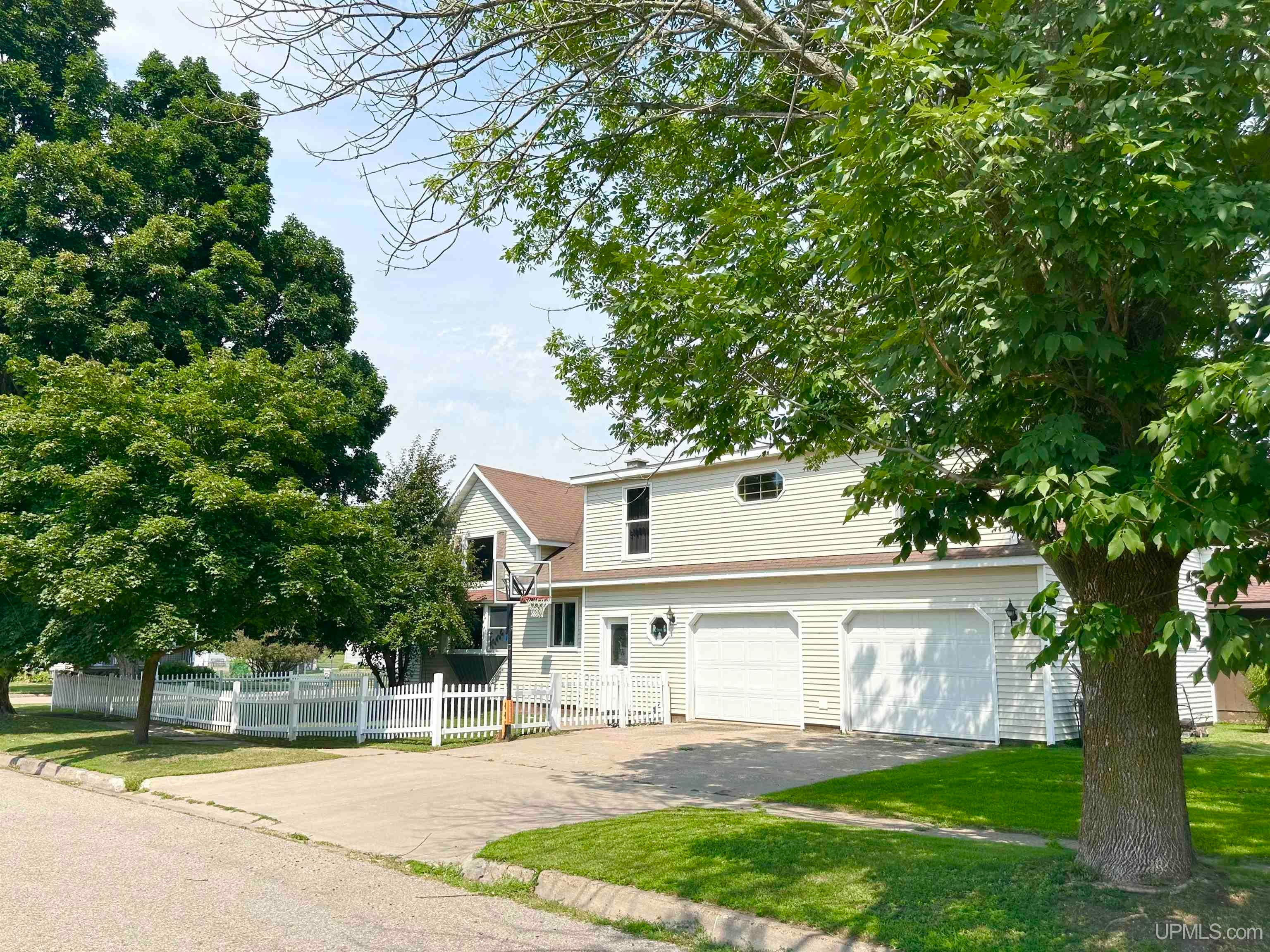 302 Saginaw Street — photo