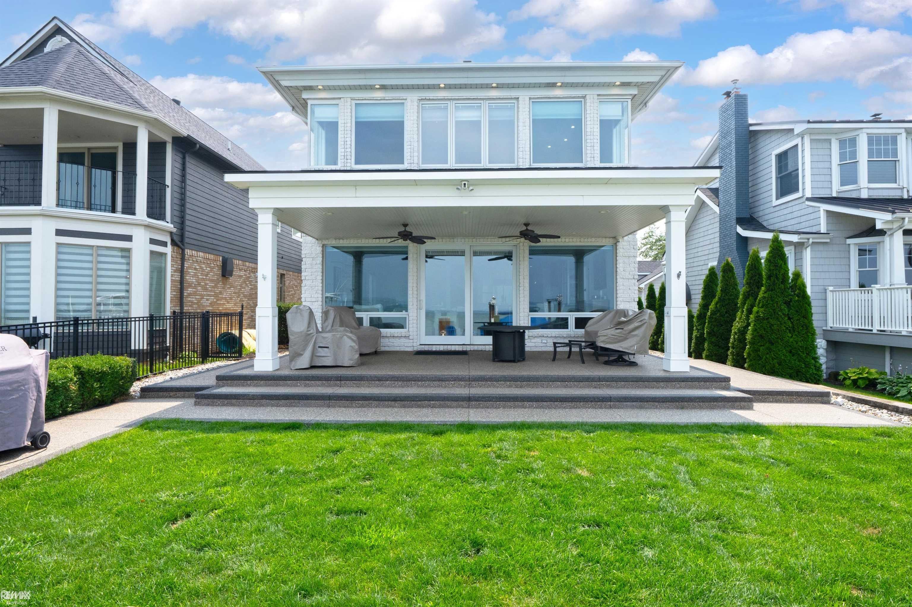 32857 N River Road — photo