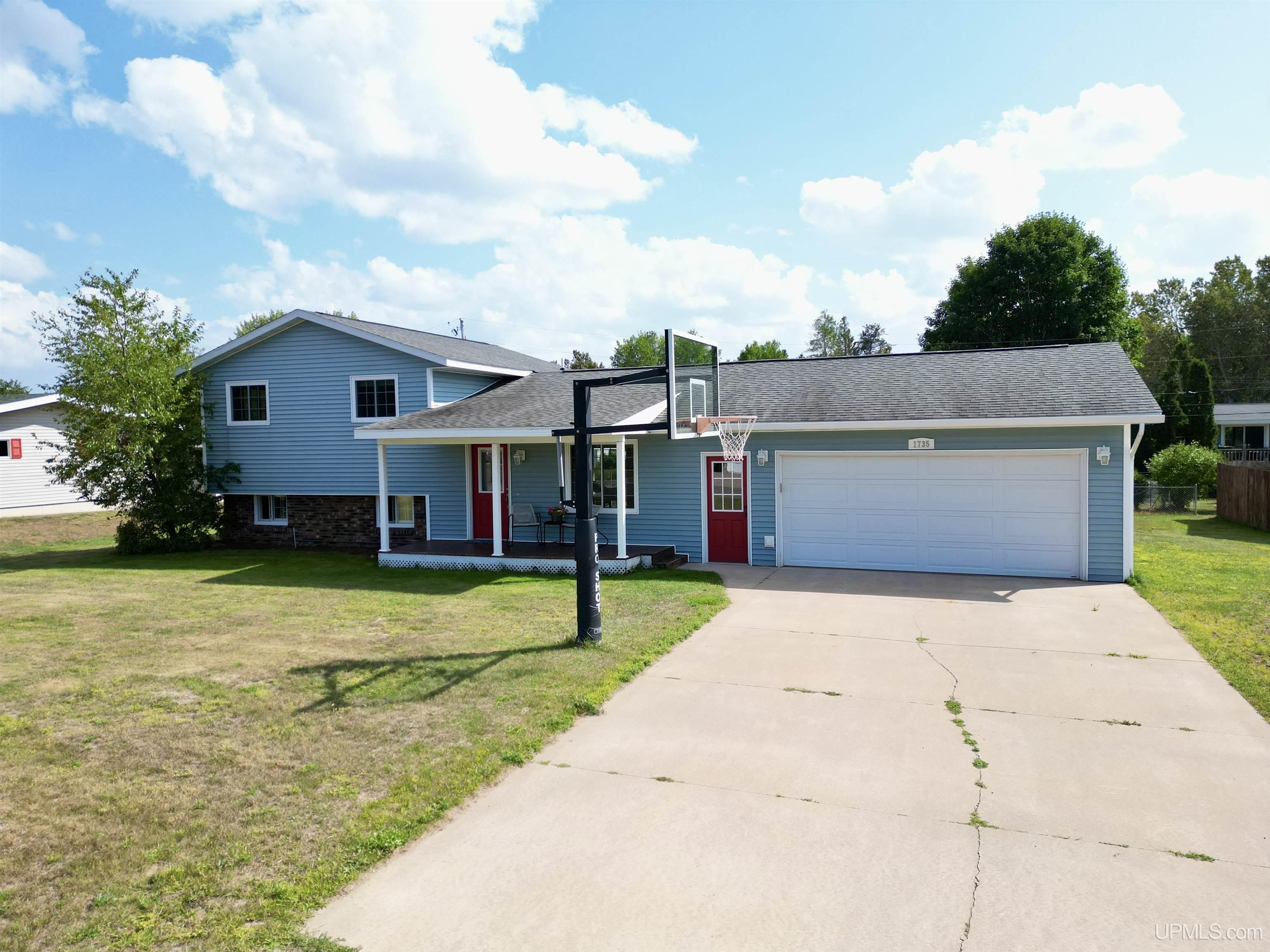 1735 Rosewood Lane — photo