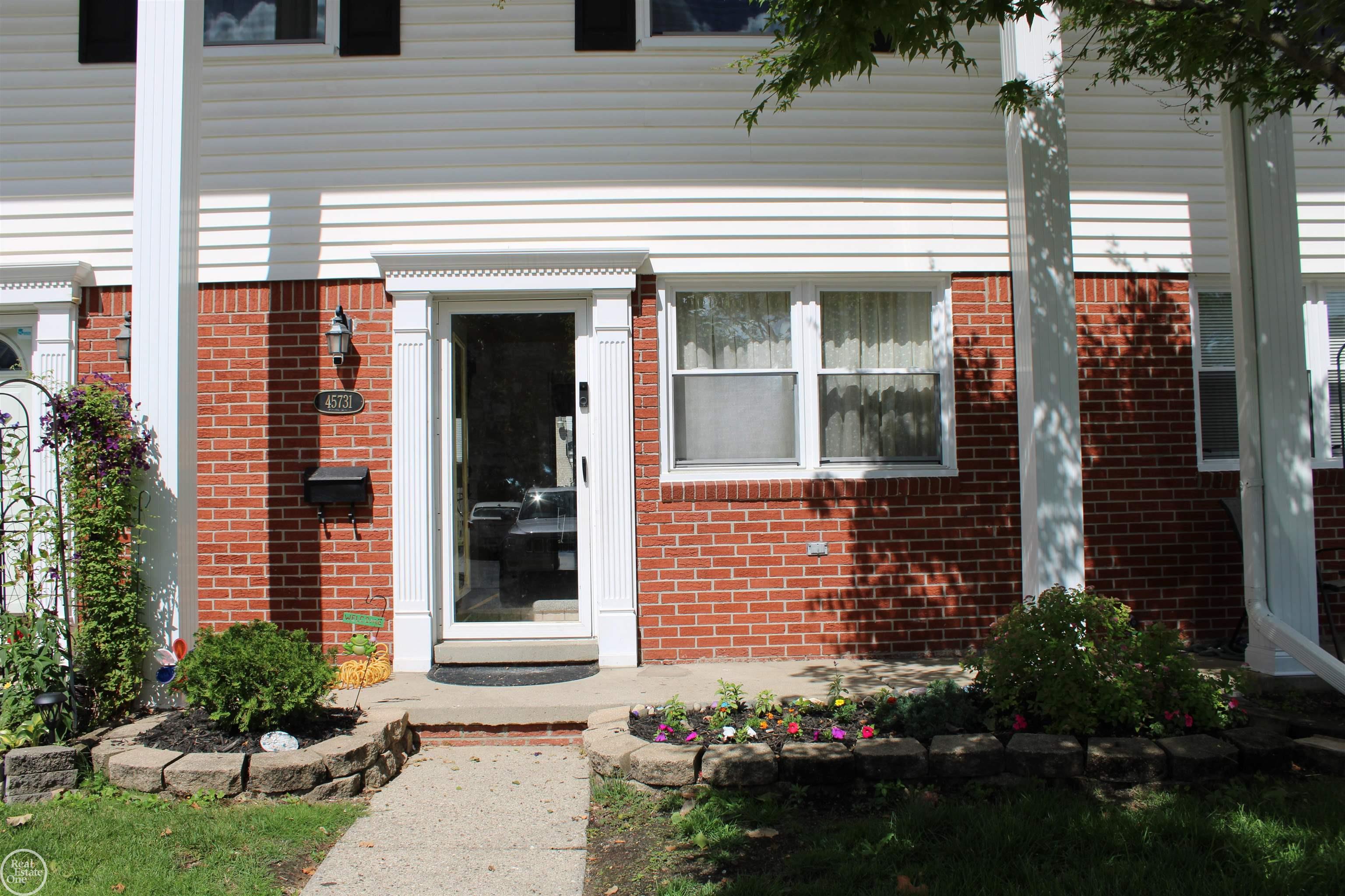 45731 Kensington Street — photo