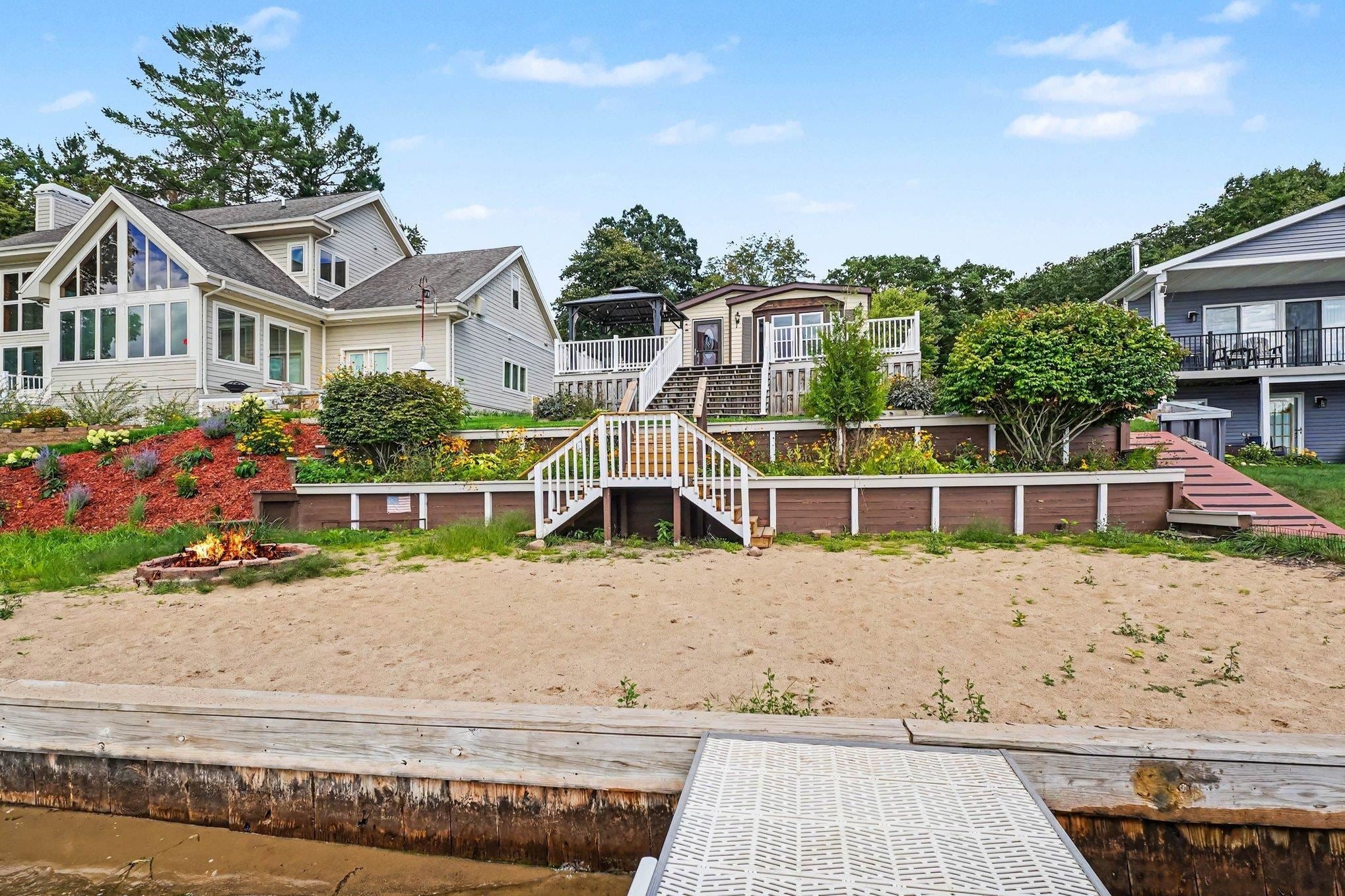 1260 Hillcrest Drive — photo