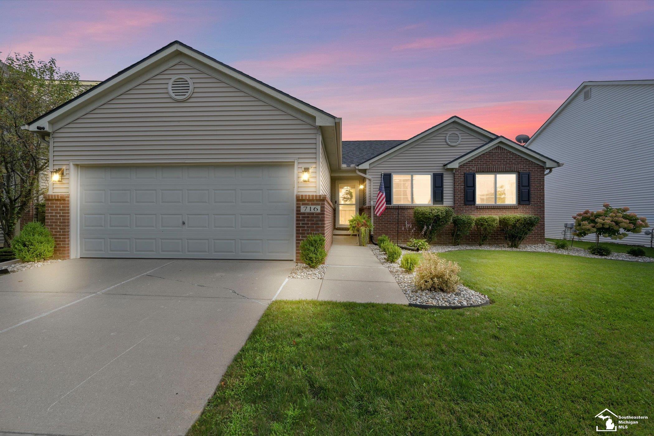 716 Falcon Drive — photo