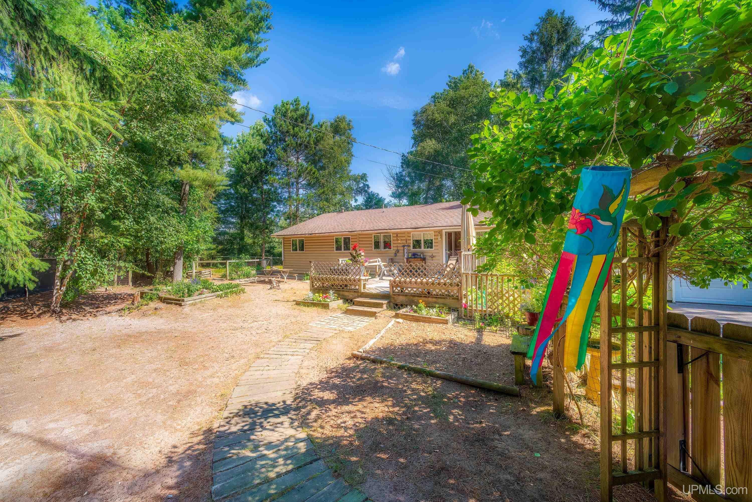 421 Lakewood Lane — photo