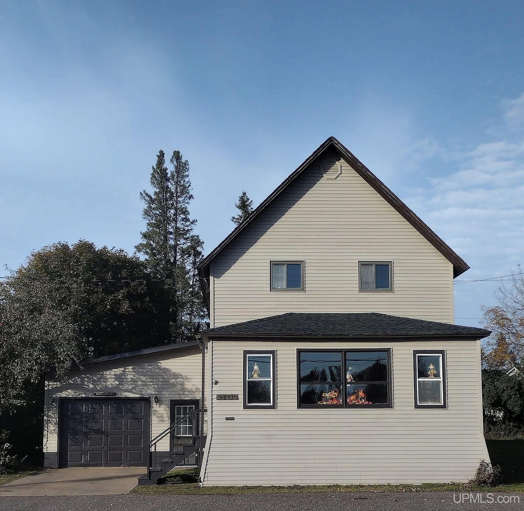 25880 Elm Street — photo