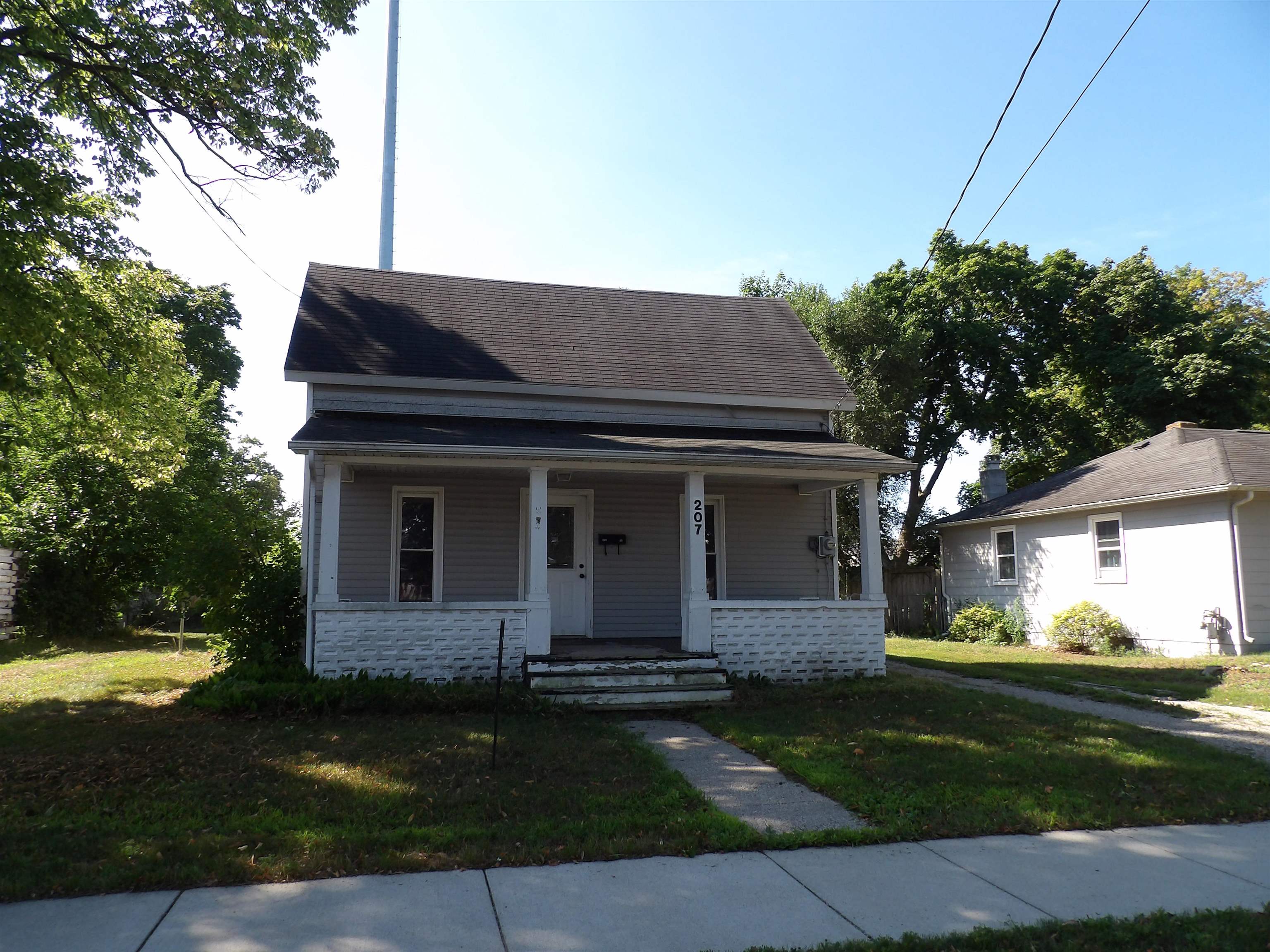 207 W 6th Street — photo
