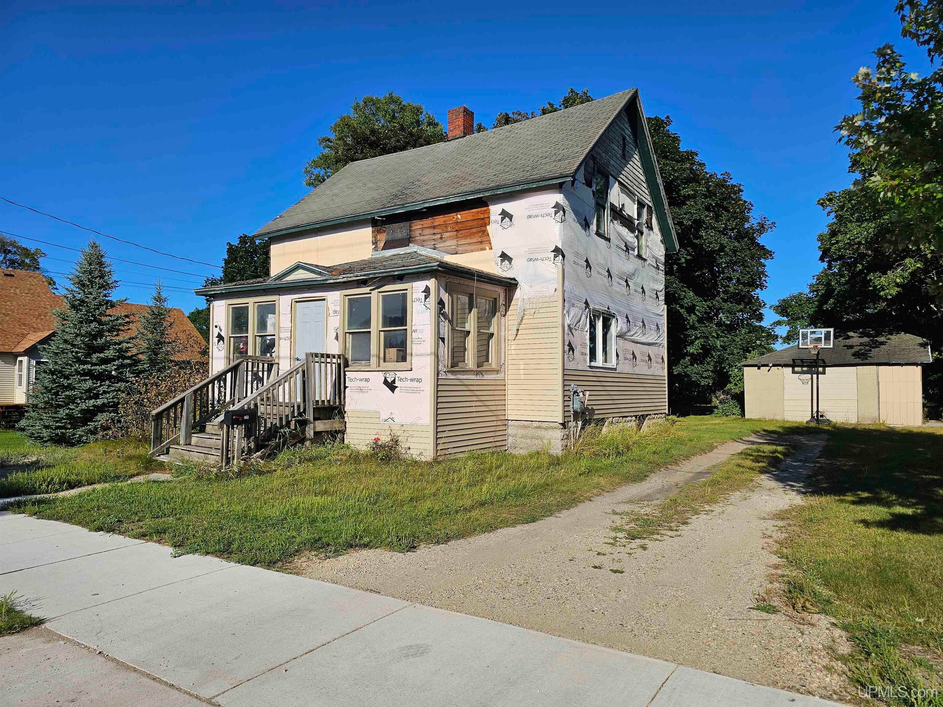 320 N Houghton Avenue — photo