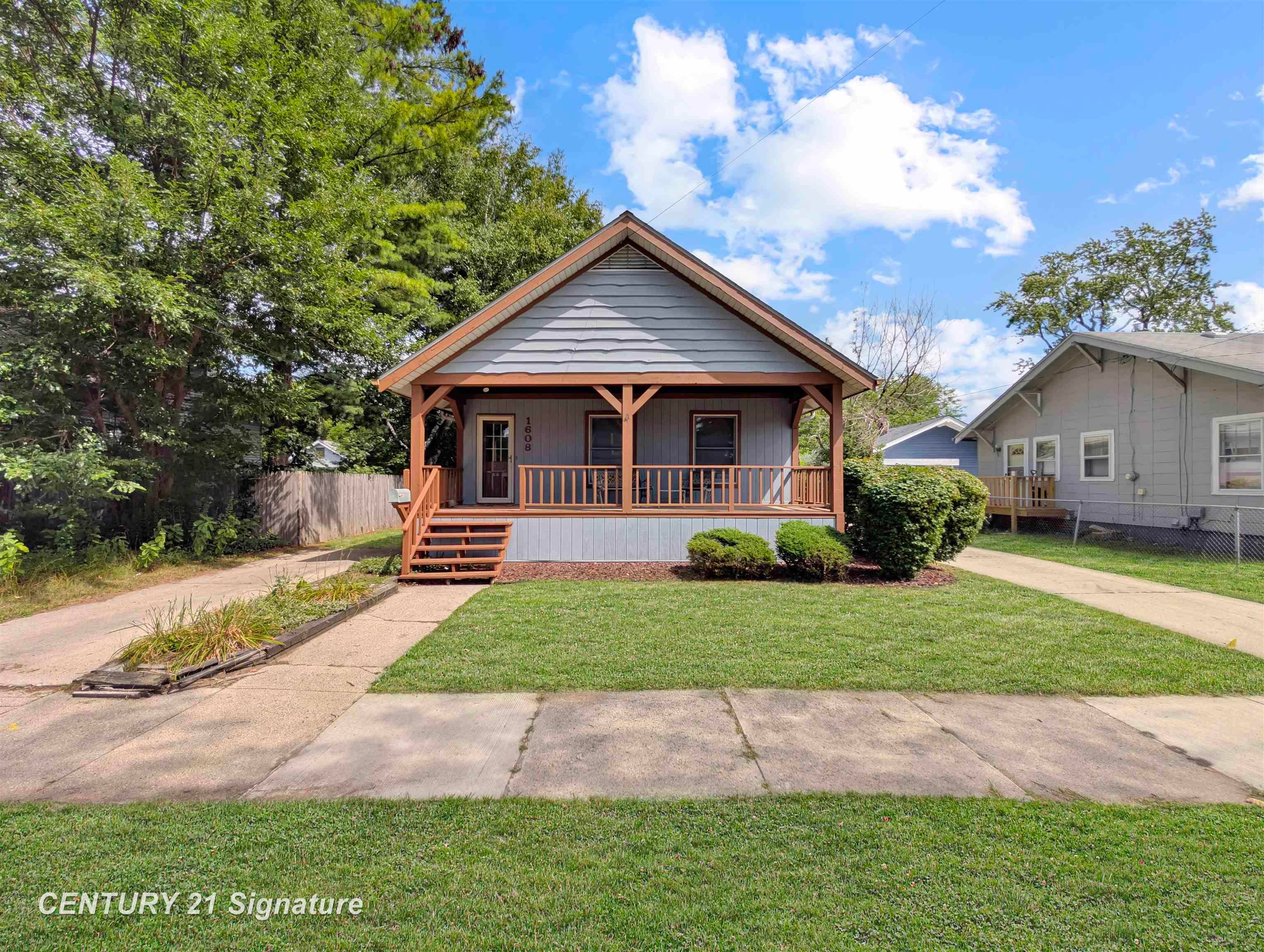 1608 N Oakley Street — photo
