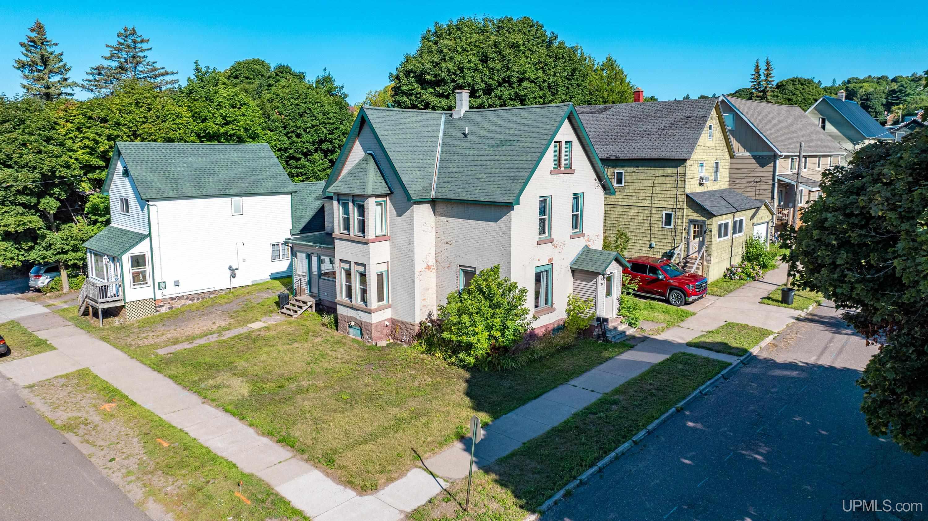 202 Scallon Street — photo