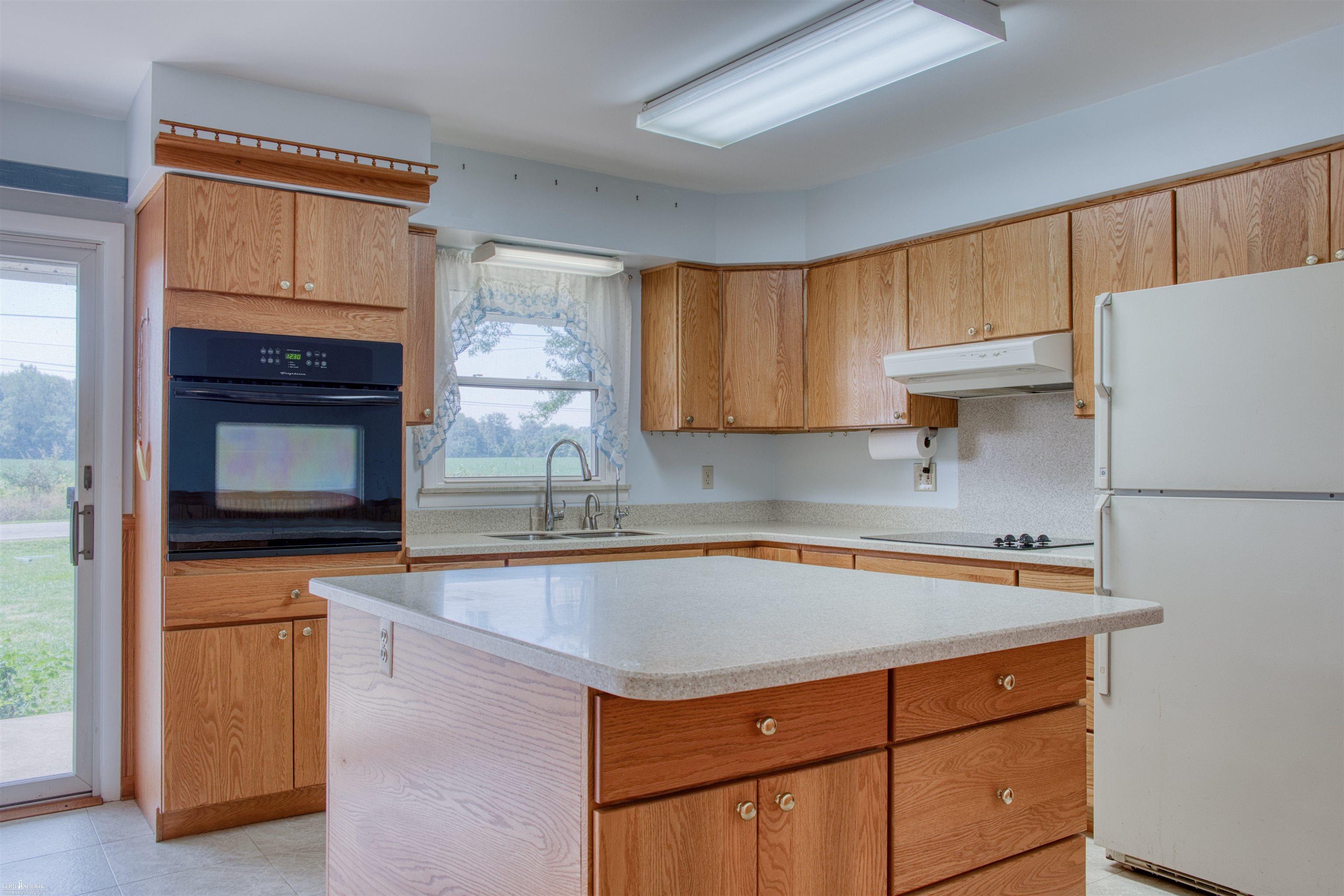 2470 Lyons Road, Owosso, MI 48867 — photo 3