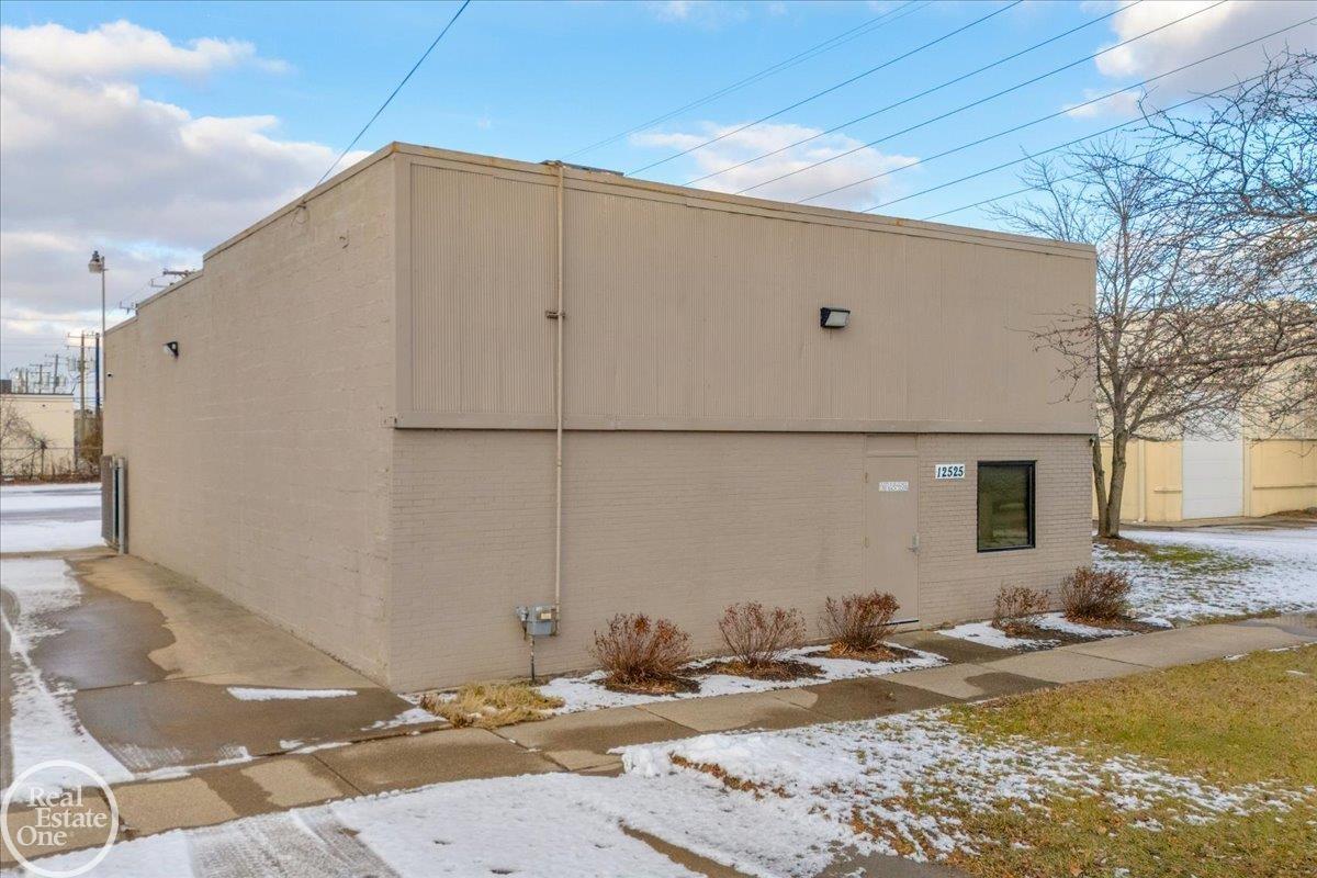 12525 E 9 Mile Road — photo