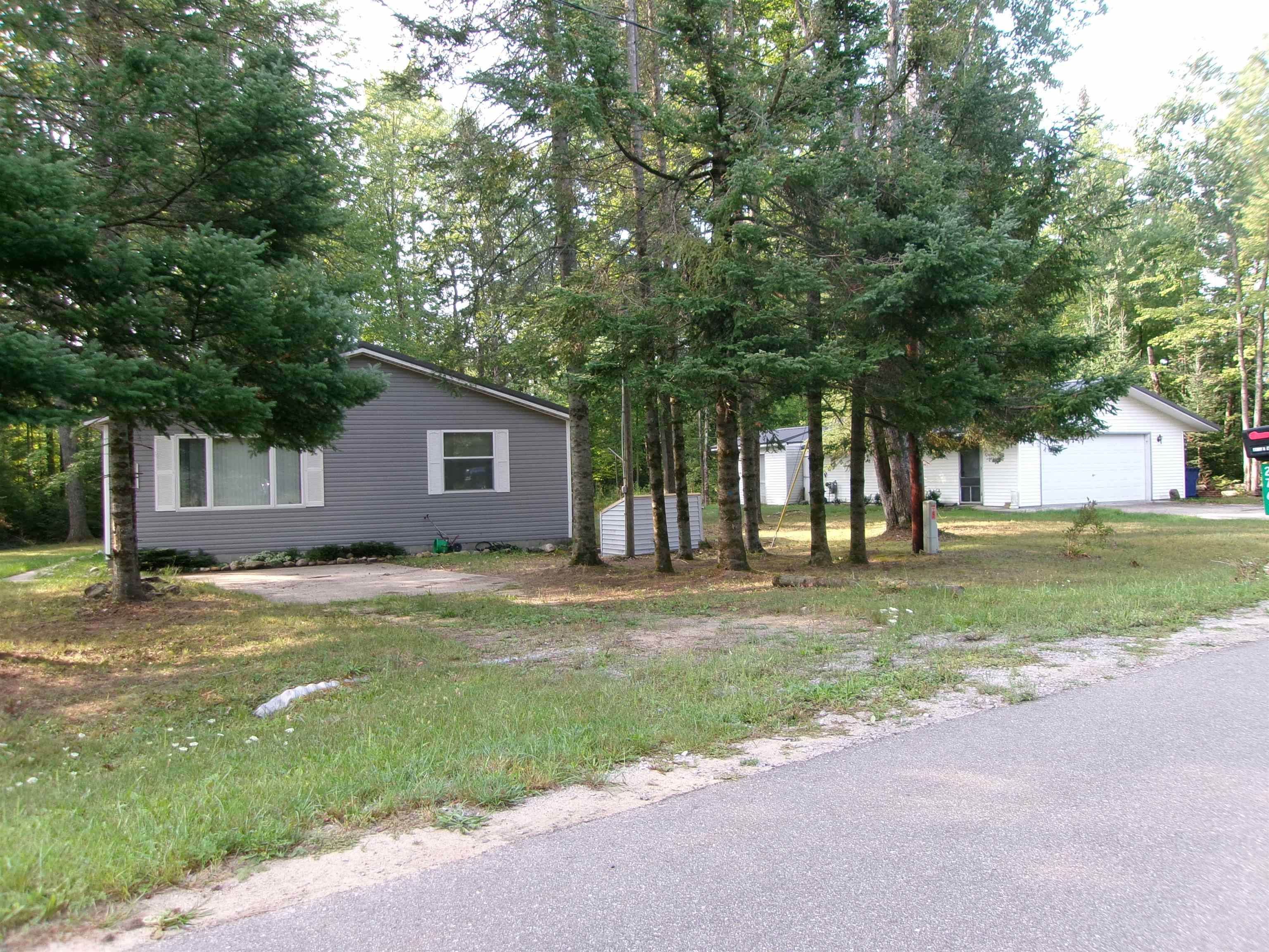 2761 Ashcroft Drive — photo