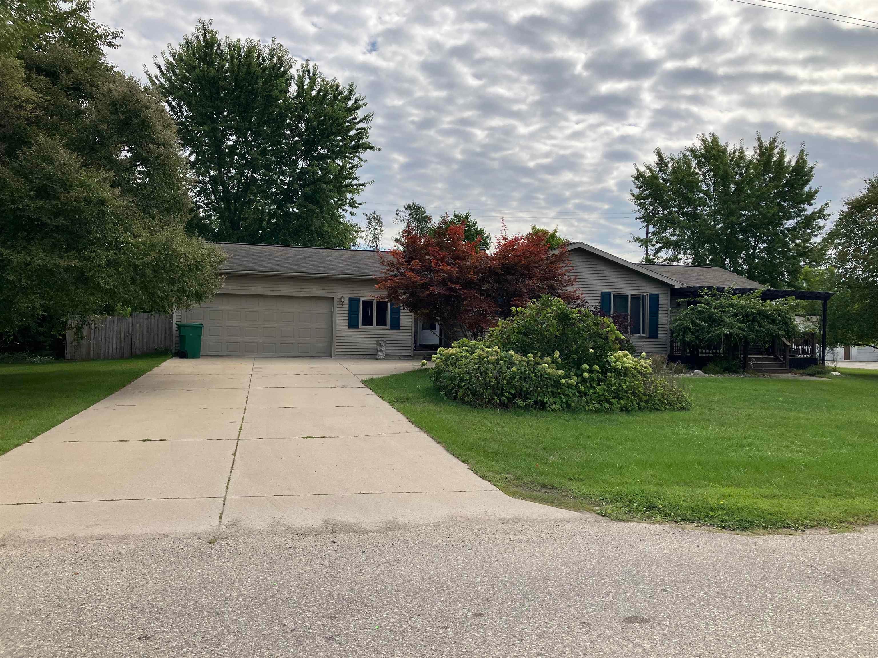 1000 N Silverleaf Street — photo