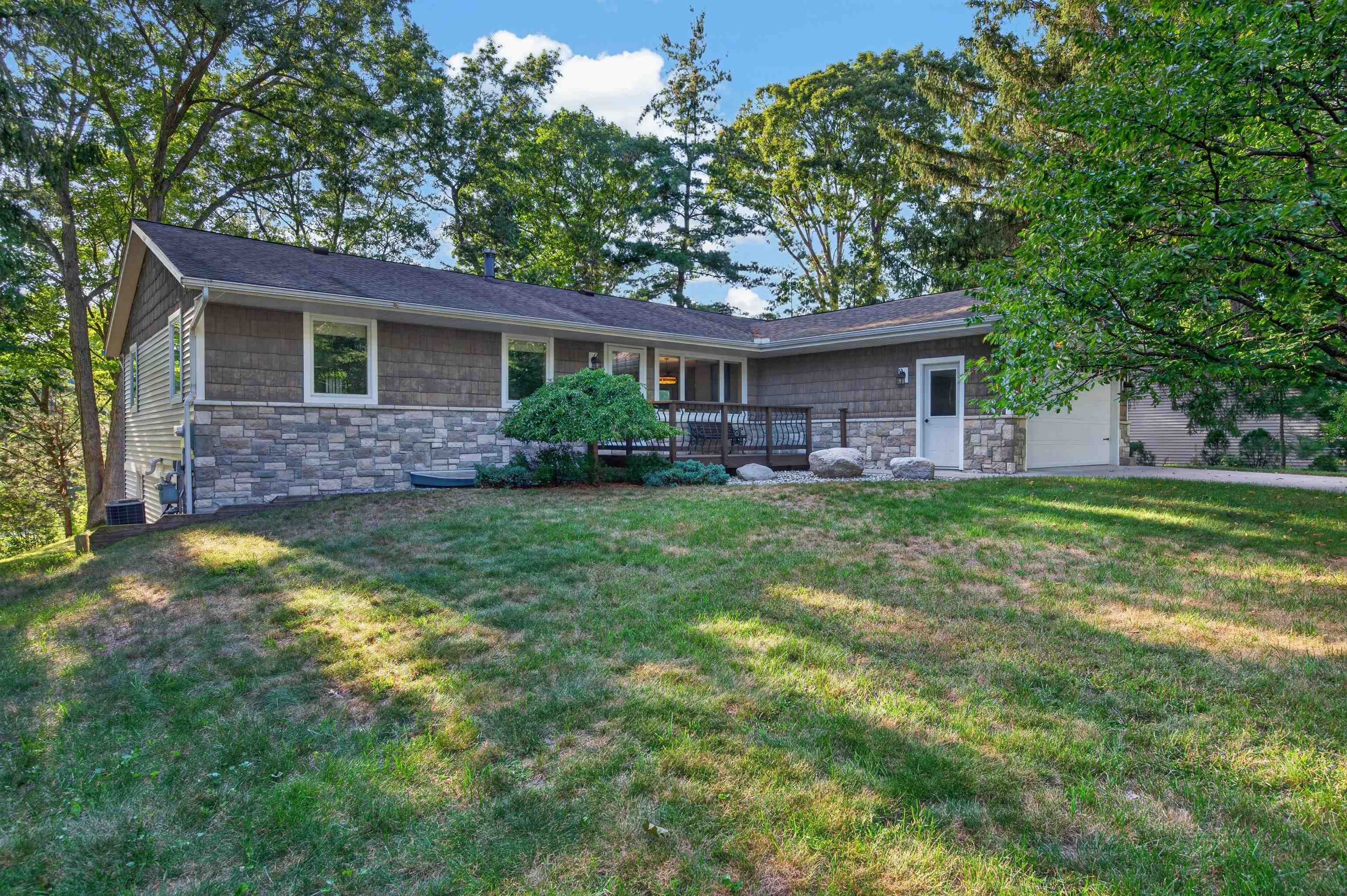 3347 Douglas Drive — photo