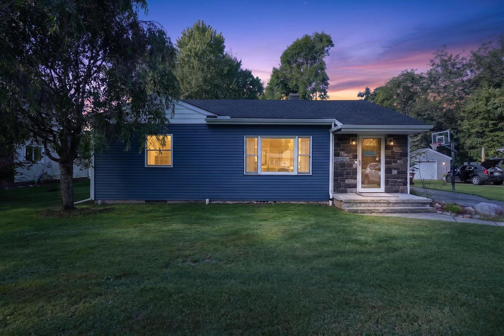 616 E Grand River Road — photo
