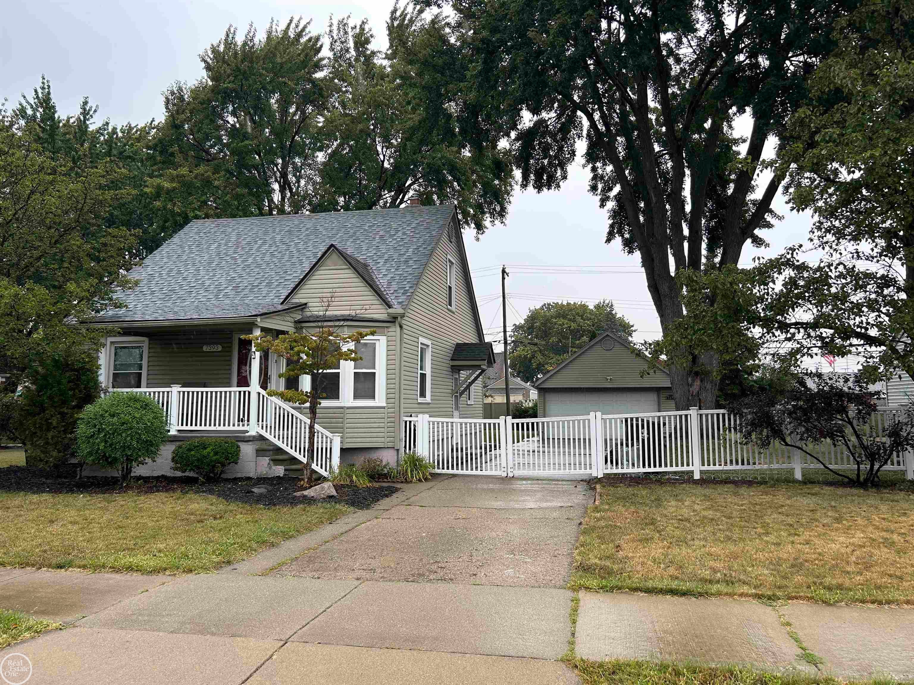 7393 Dale Street — photo