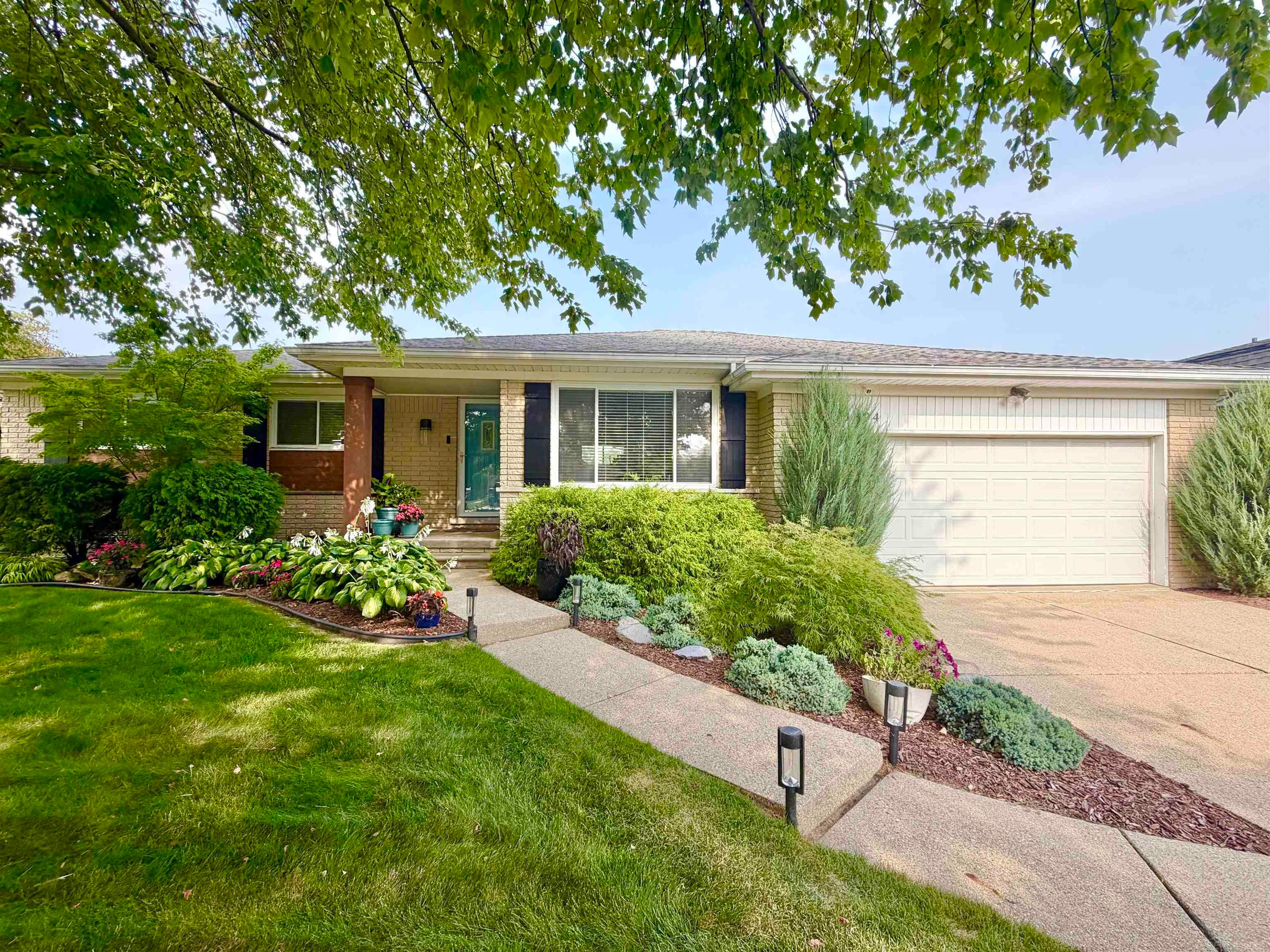 41304 Clairpointe St Street — photo