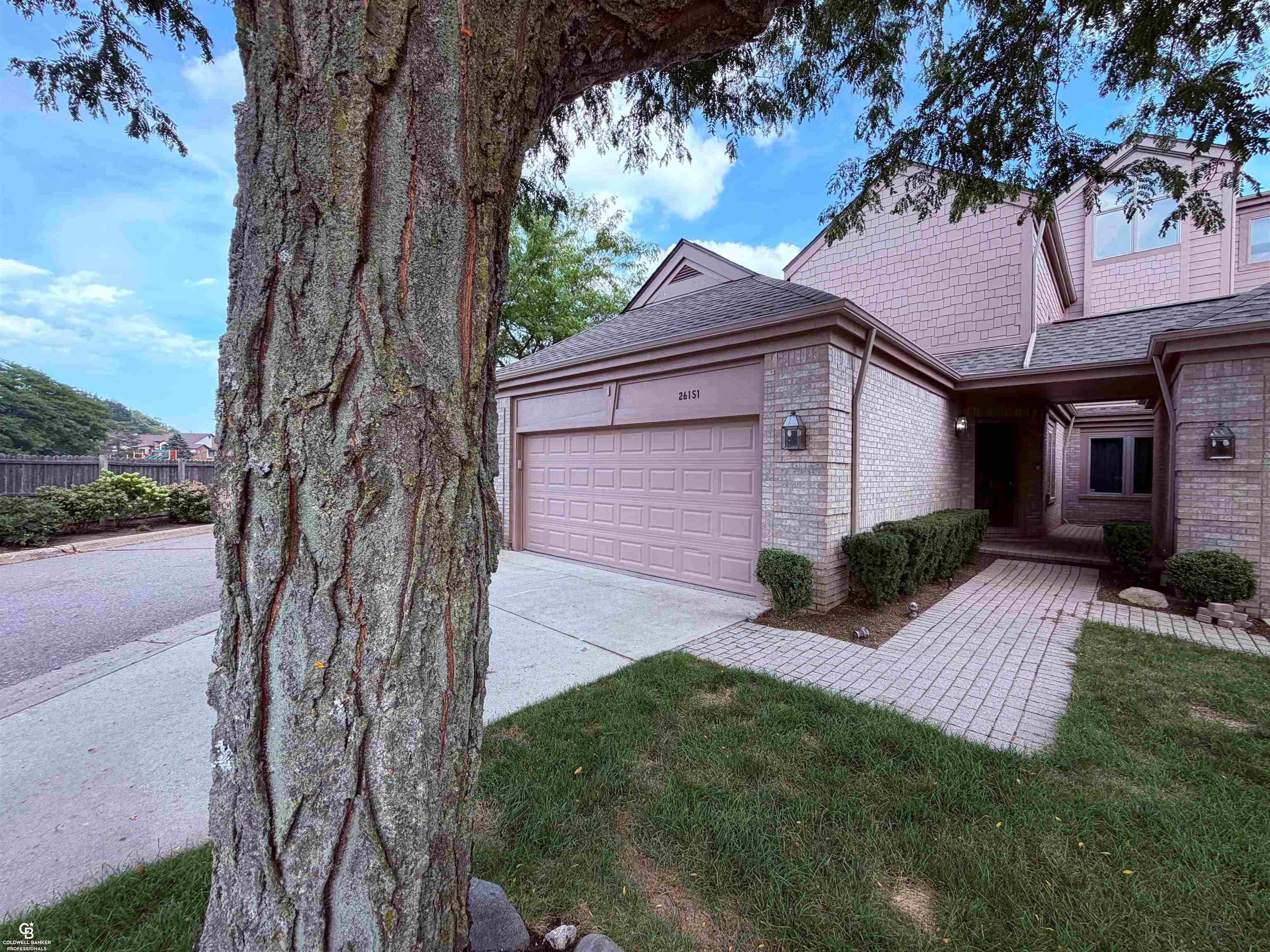 26151 Harbour Pointe Dr N Drive — photo