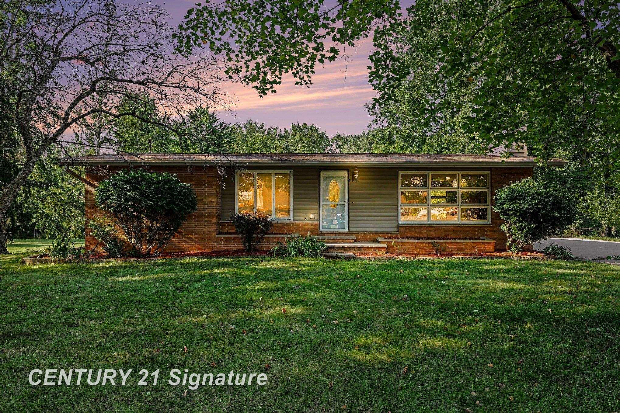 886 W Walnut Street — photo