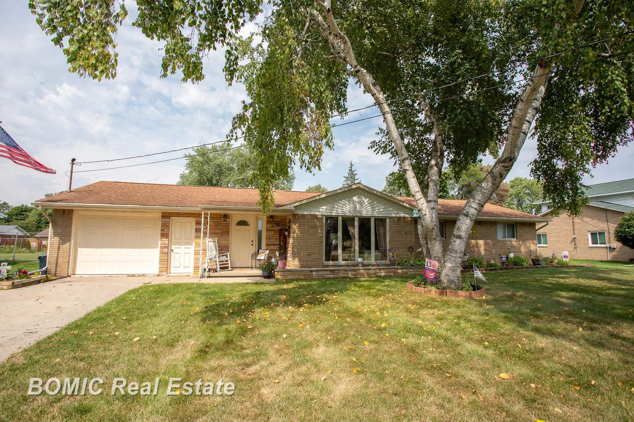7805 Beech Street — photo