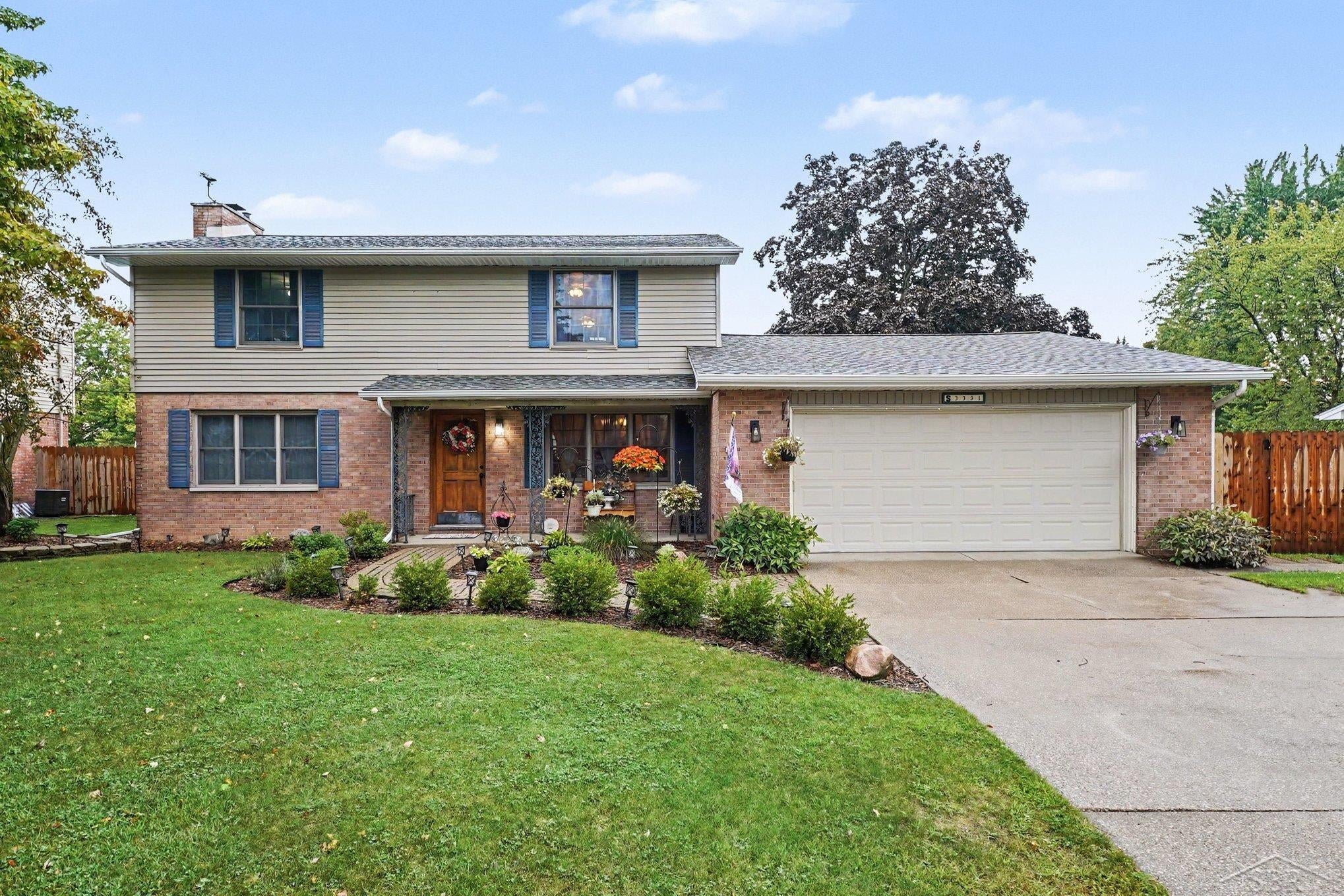 3351 Parkway Drive — photo