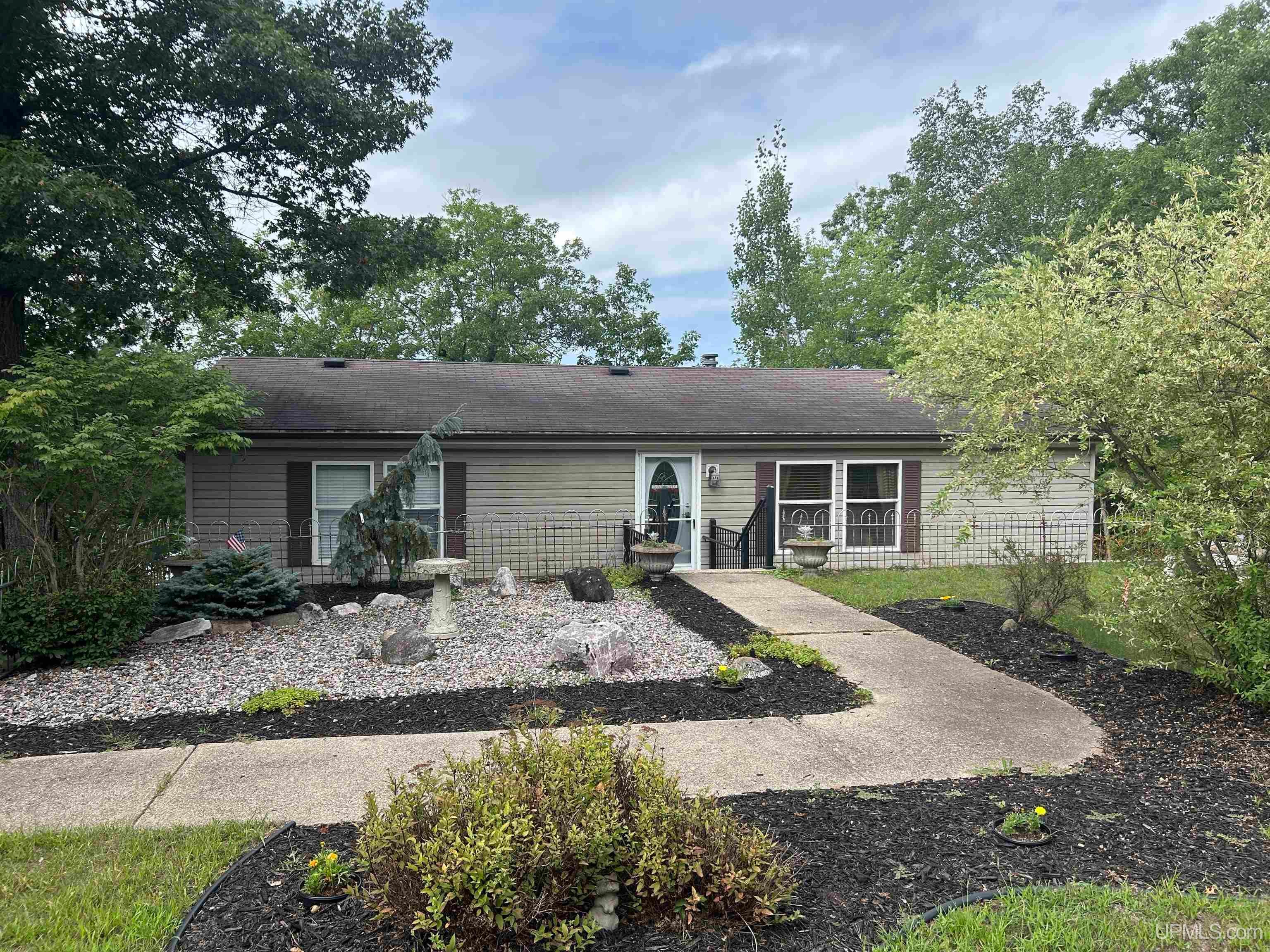 2204 S Cosgrove Lake Road — photo