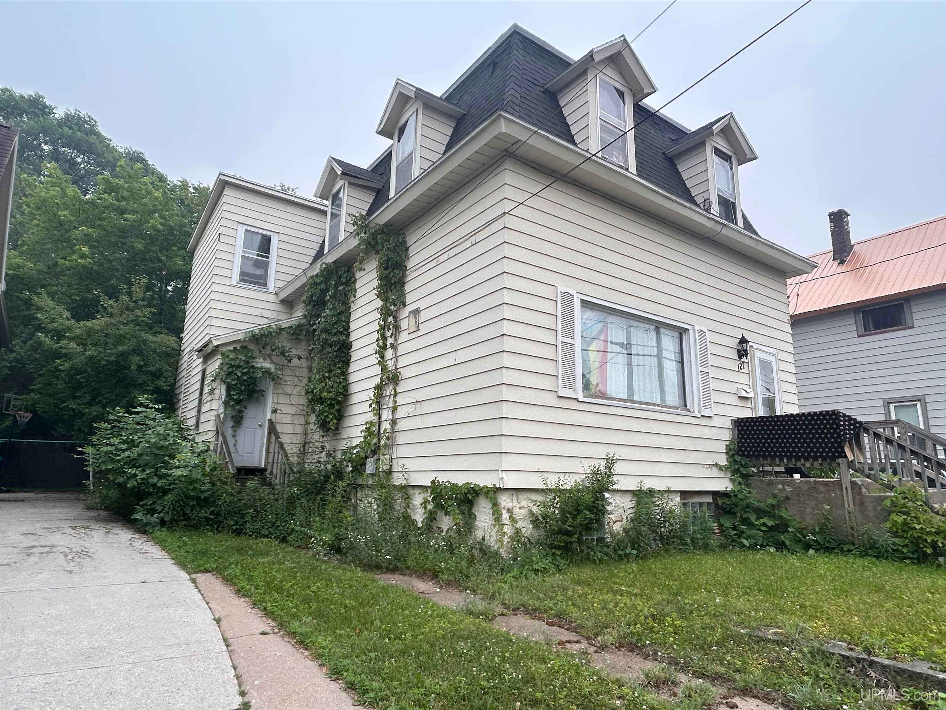 127 W Arch Street — photo