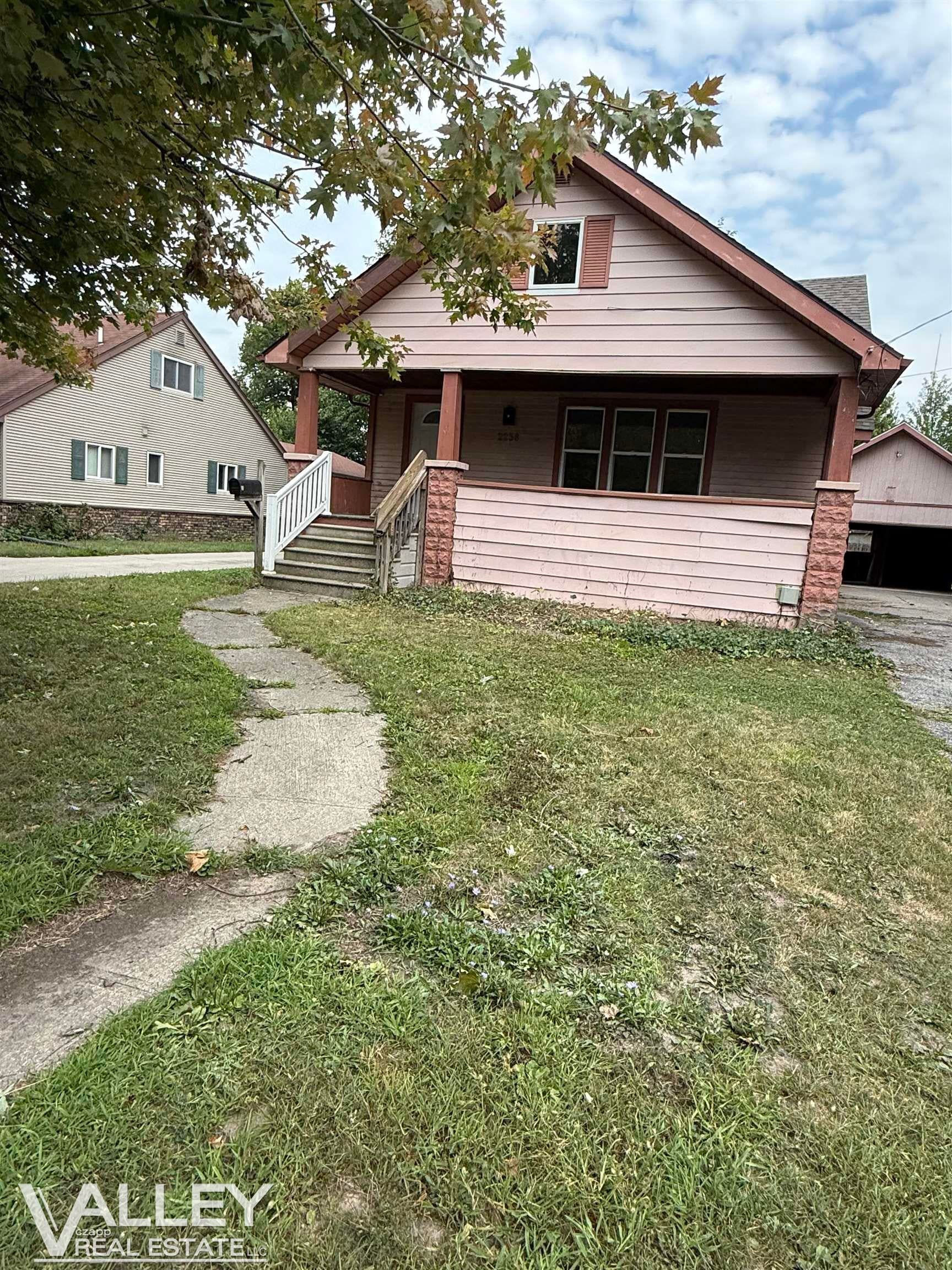 2236 MC Ewan Street — photo