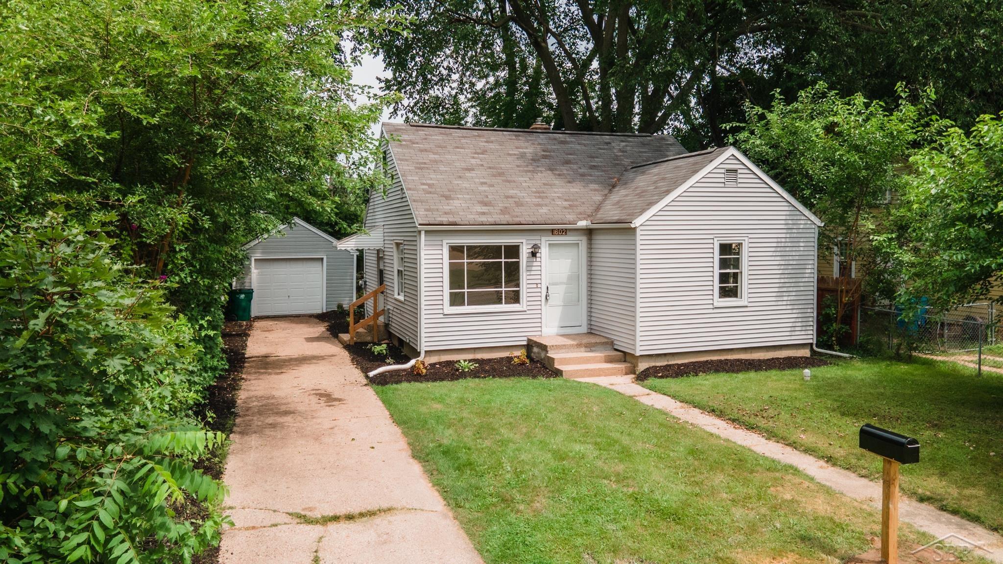 1602 W Mount Hope Avenue — photo