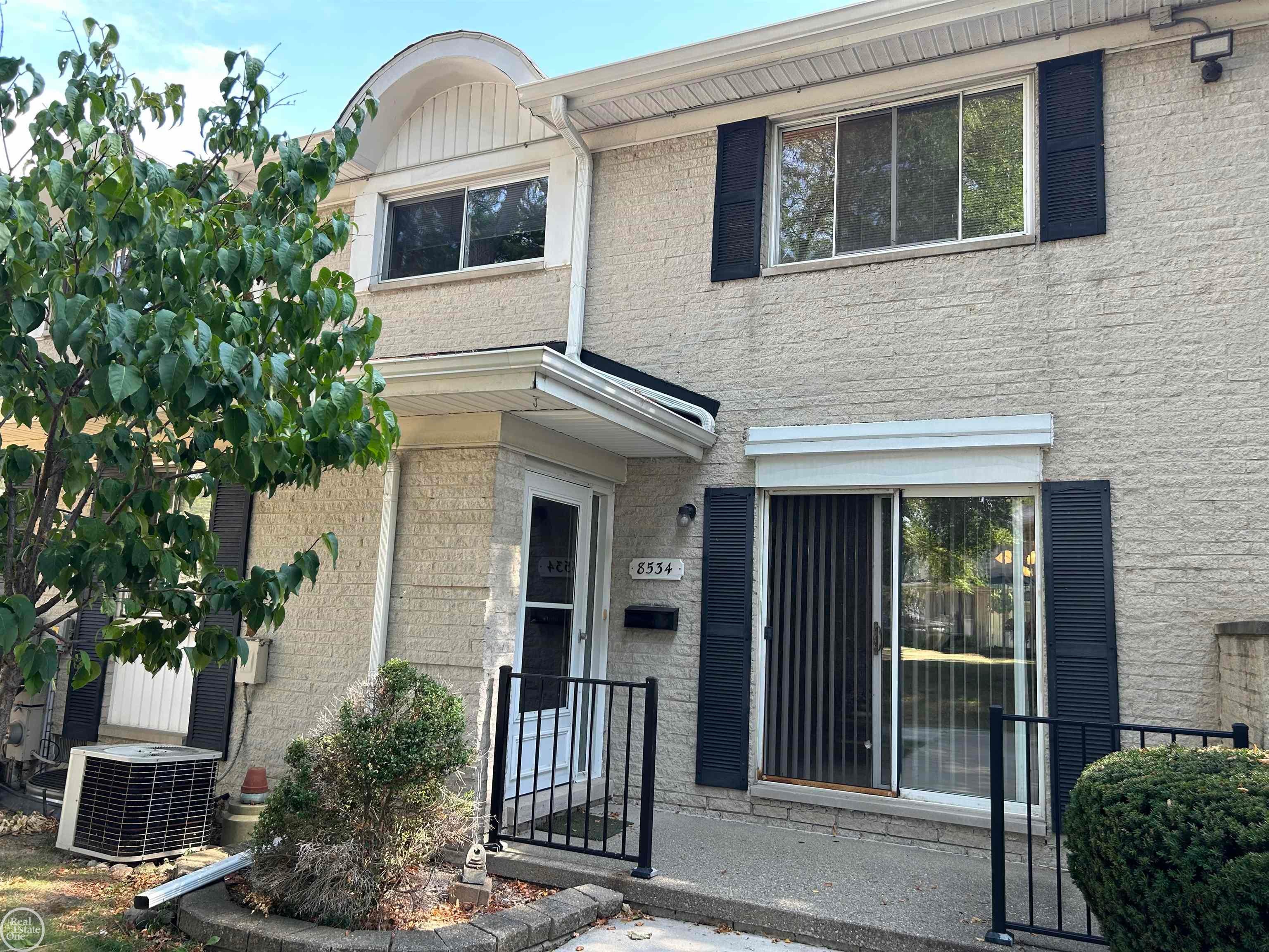 8534 Hampshire Drive — photo