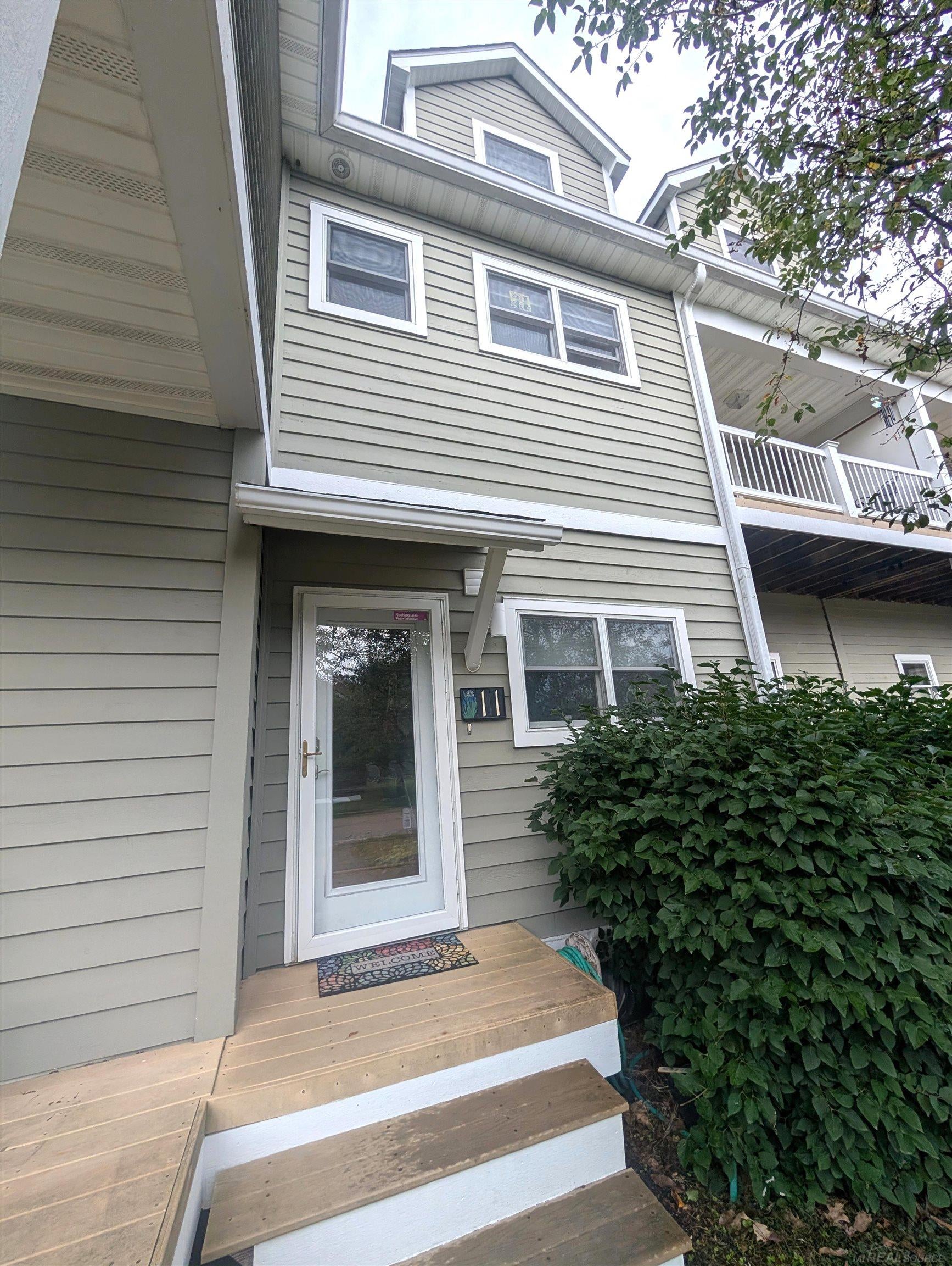 560 Little Lake Drive Unit 11 — photo
