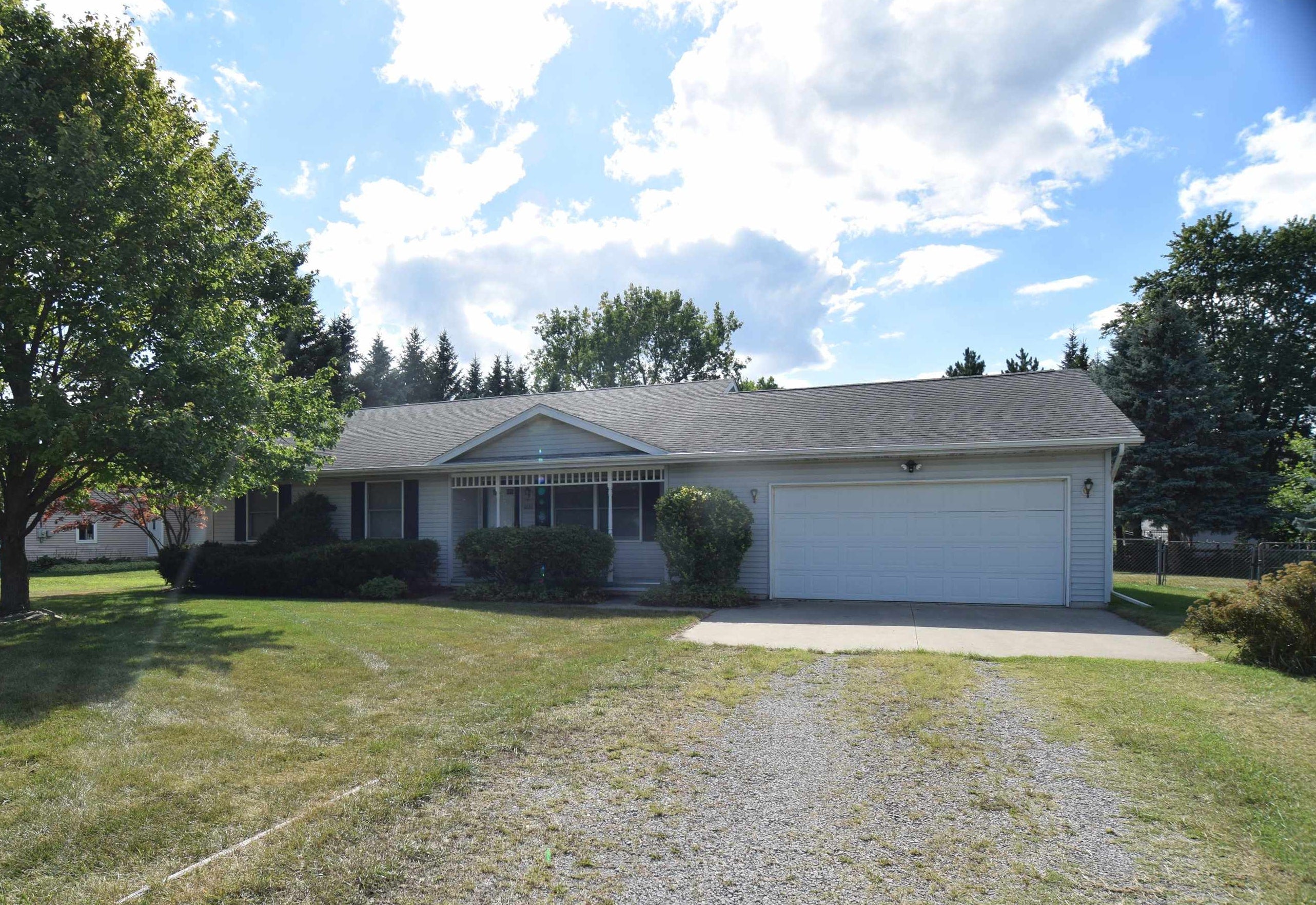 4888 11 Mile Road — photo