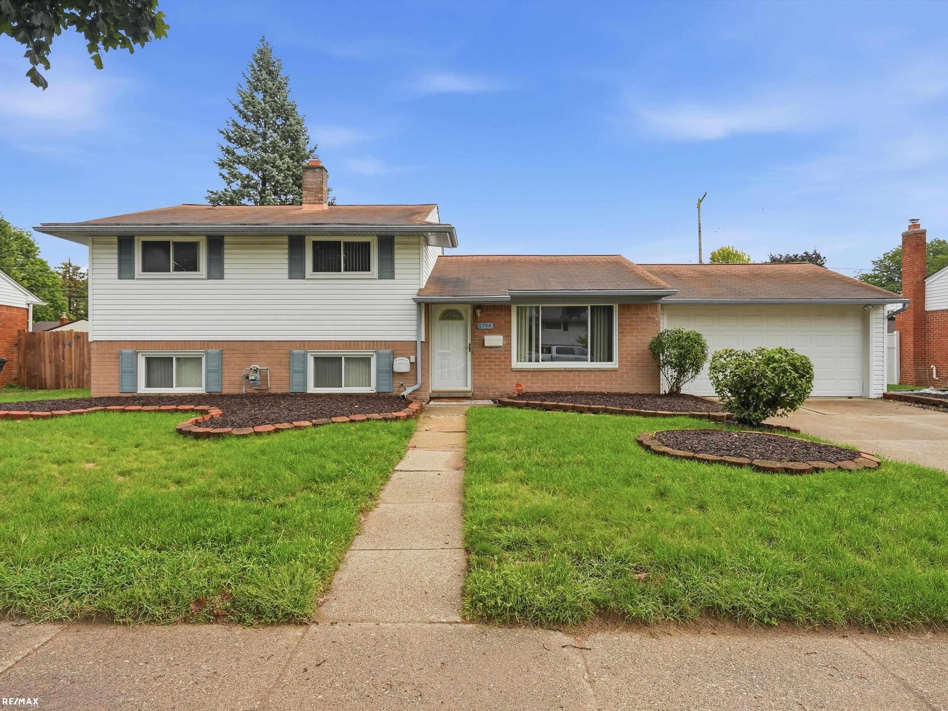 8744 Leslie Drive — photo