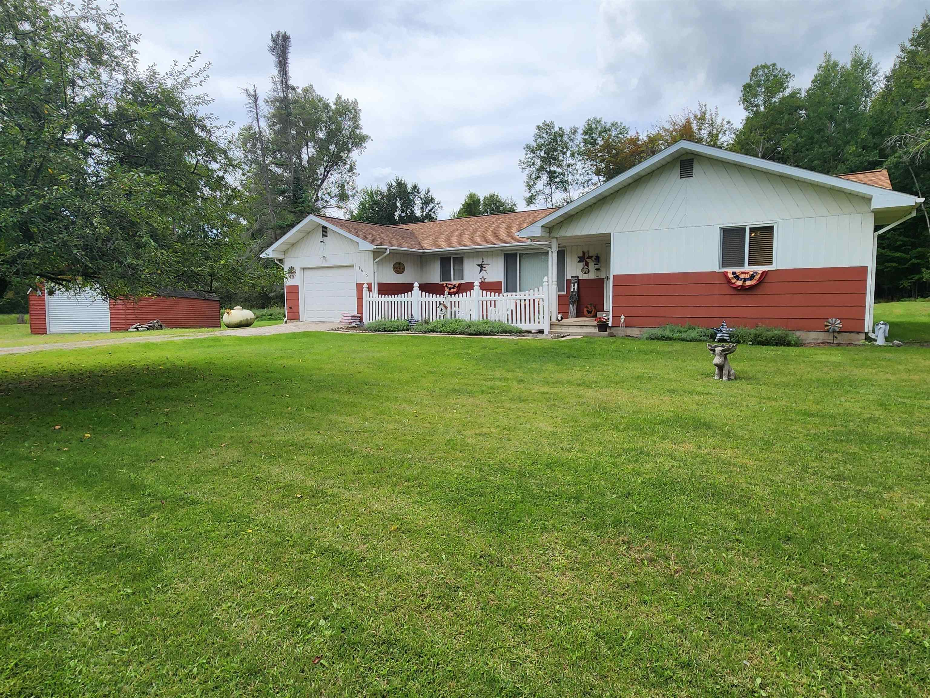 1615 Gawlic Road — photo