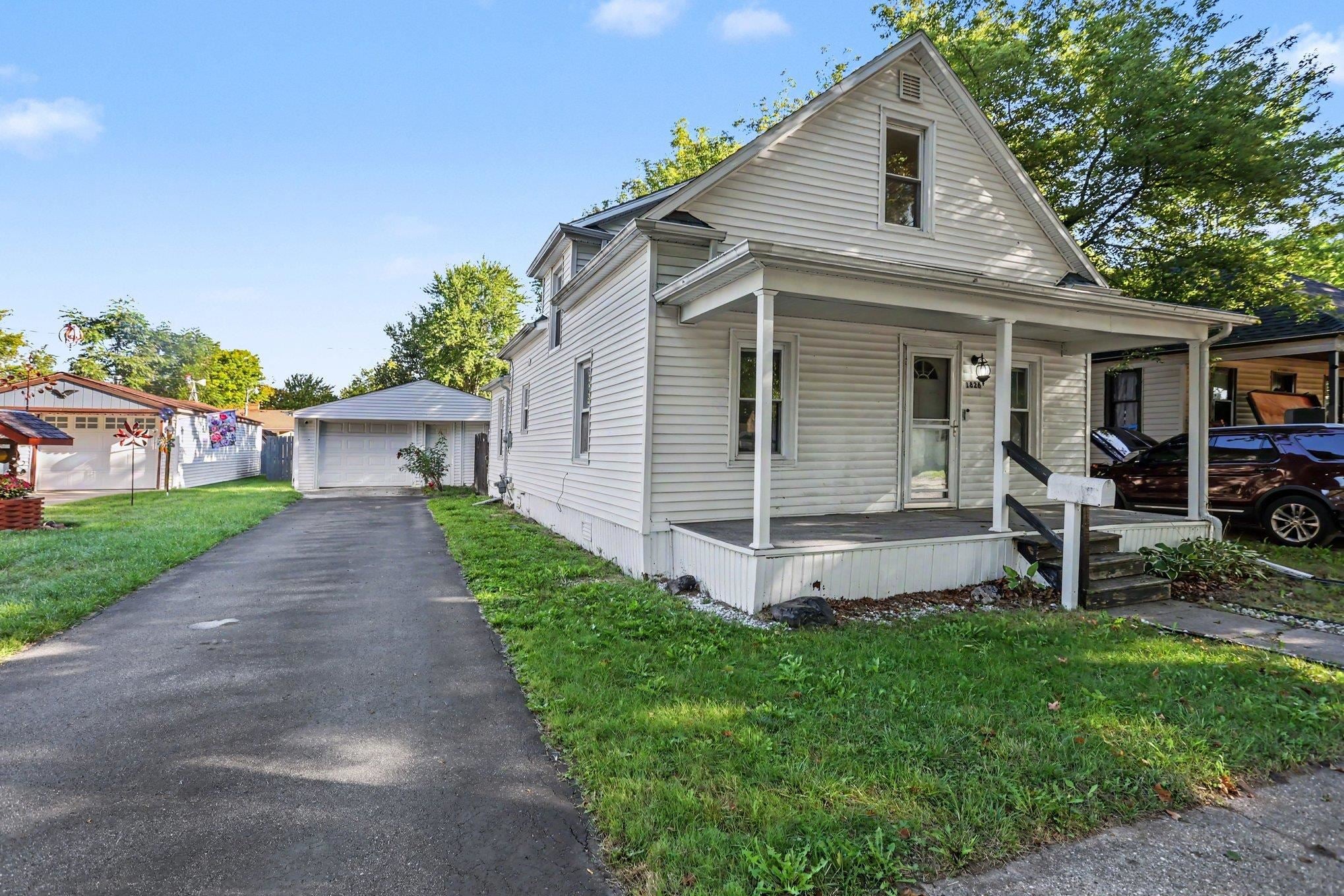 1826 Gilbert Street — photo