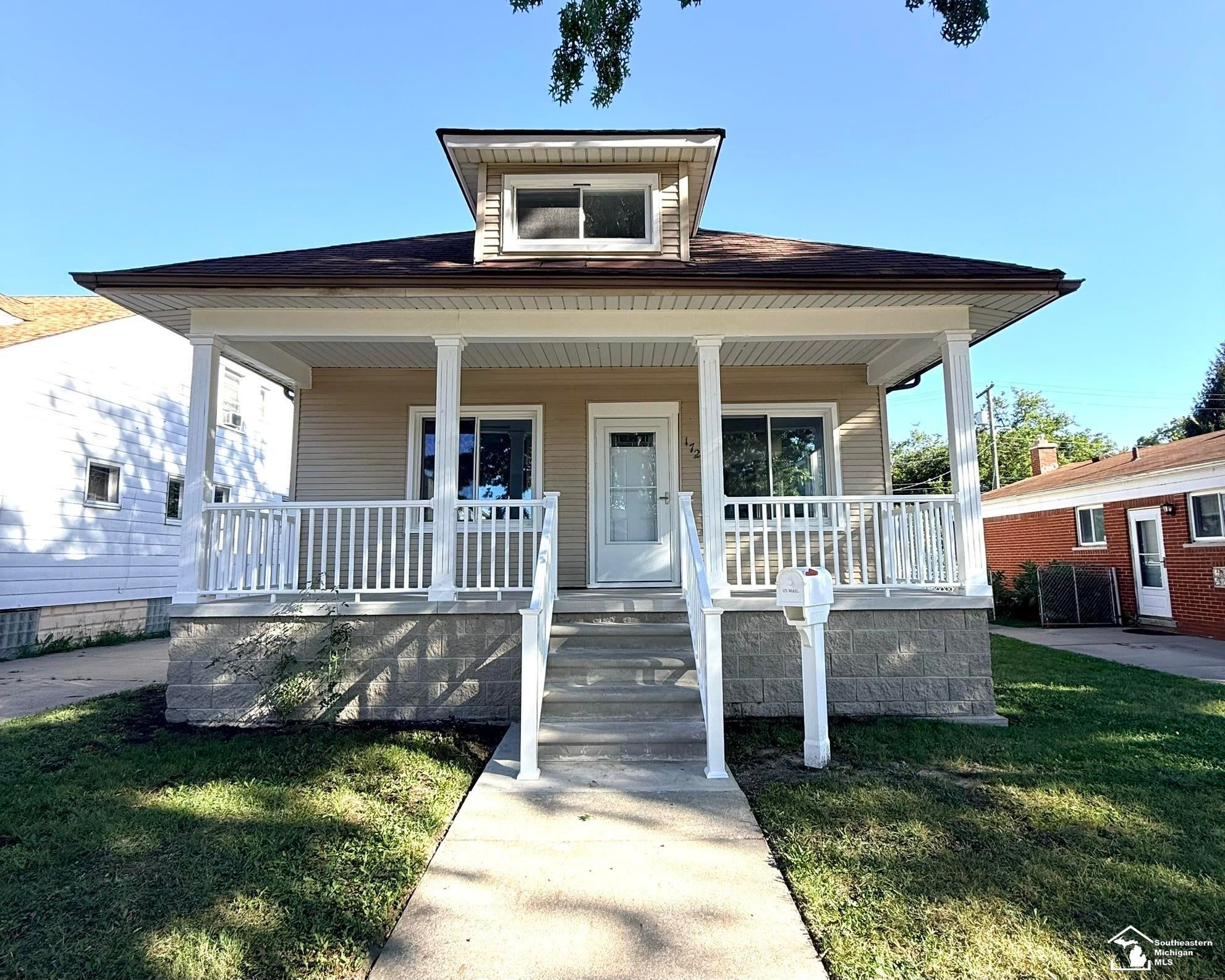 172 Riverbank Street — photo