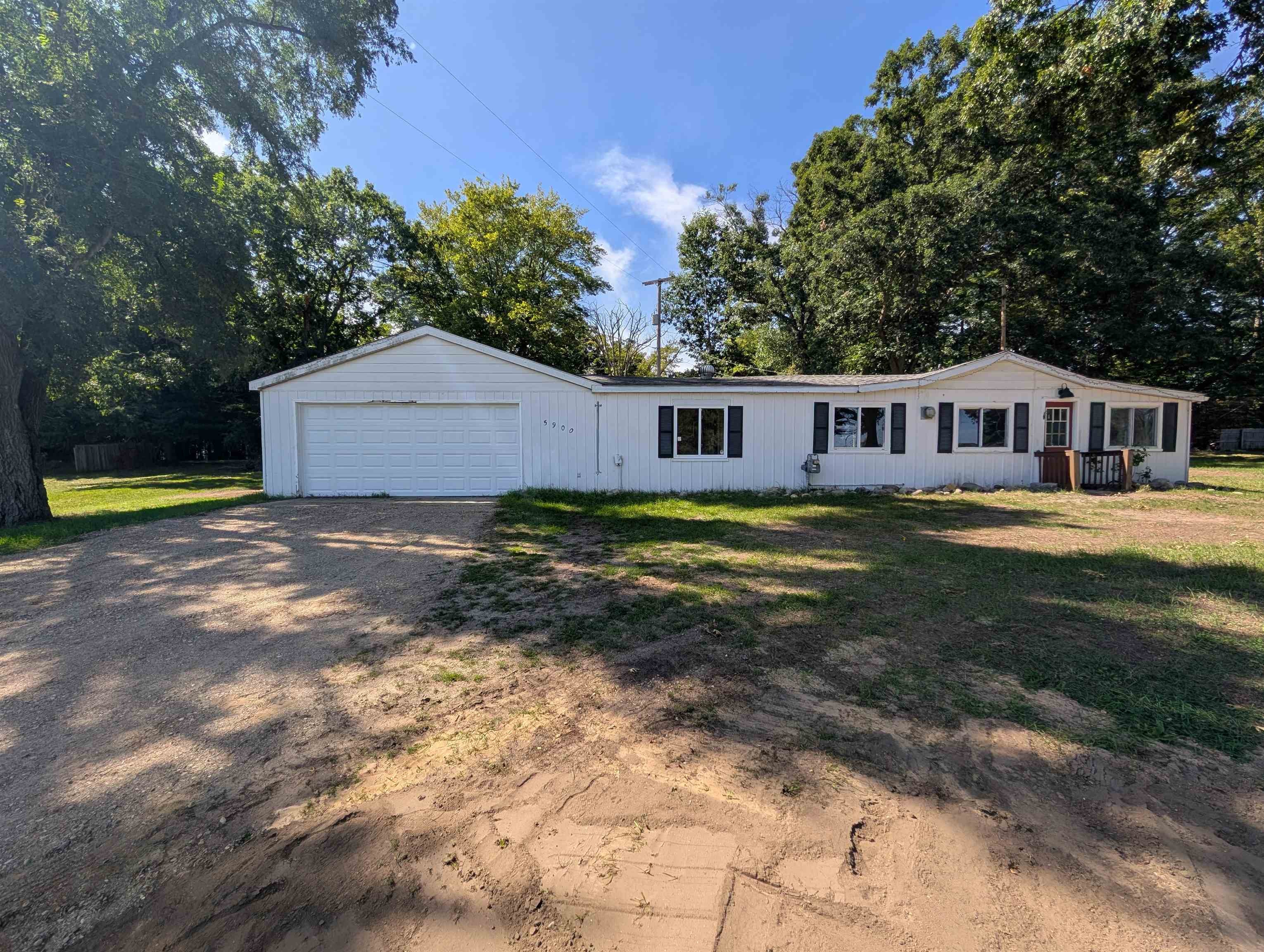 5900 Silver Lake Drive — photo