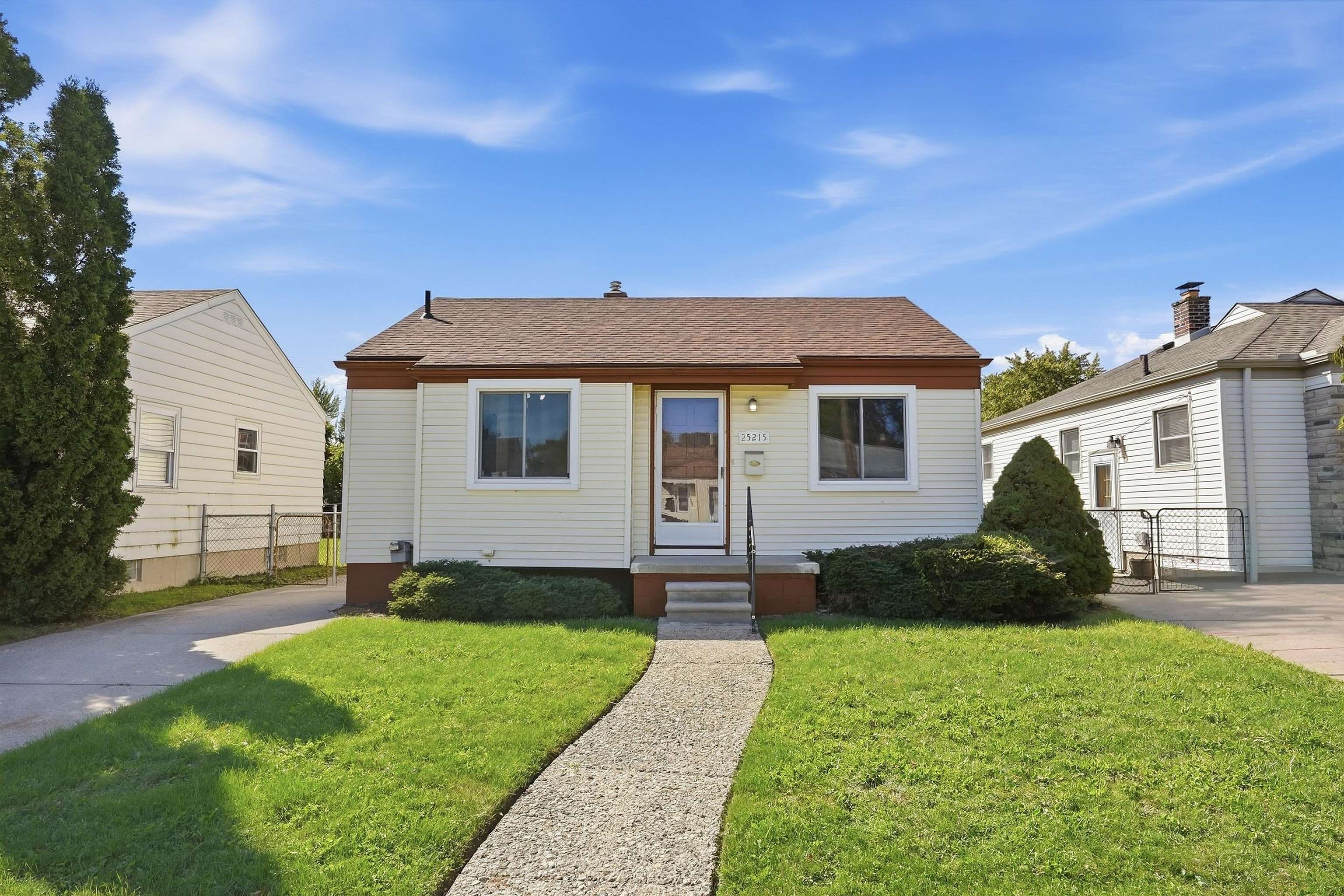25215 Leach Street — photo