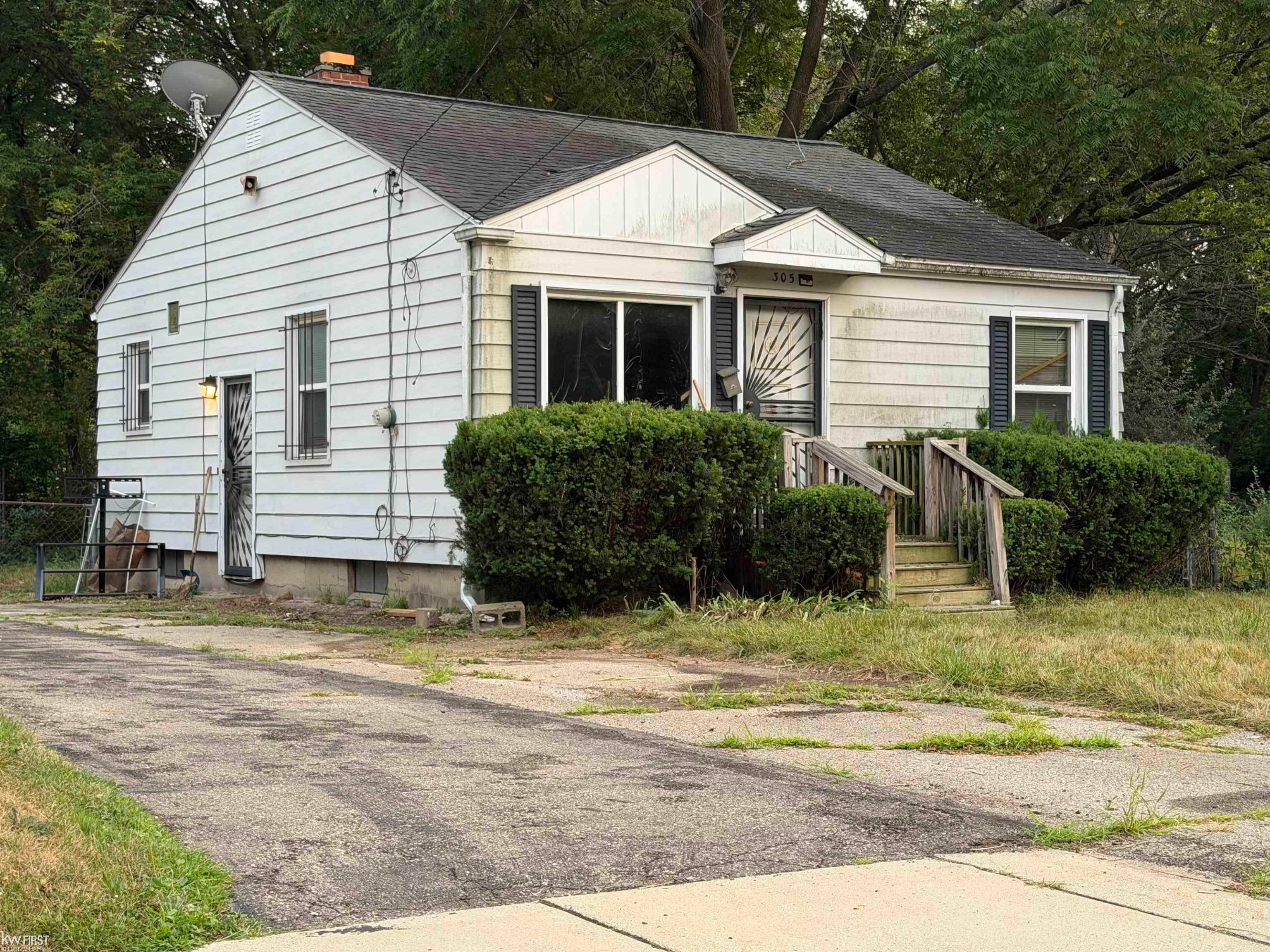305 W Eldridge Avenue — photo