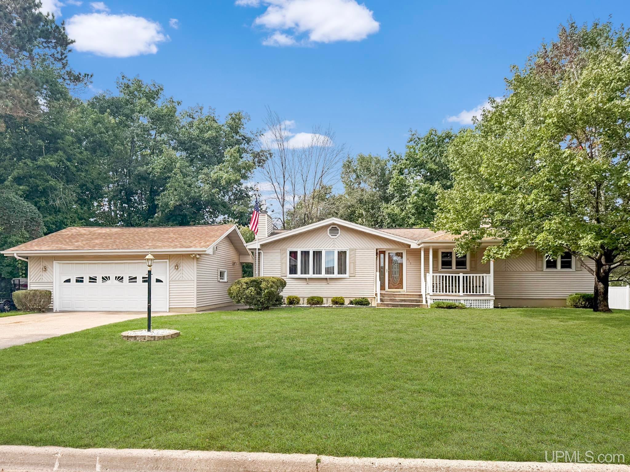 813 Turner Drive — photo