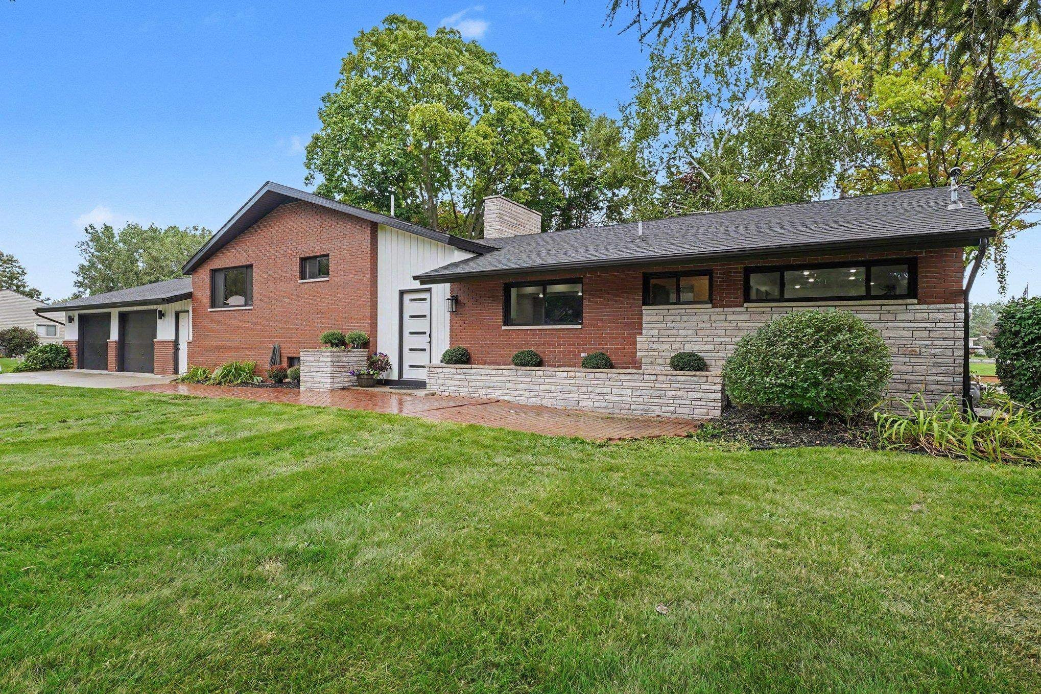3149 W Riverview Drive — photo