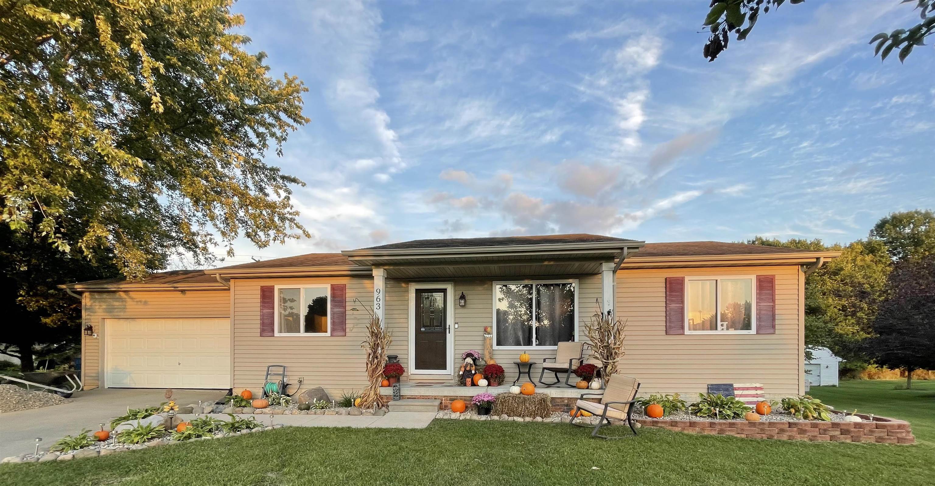 963 King James Court — photo