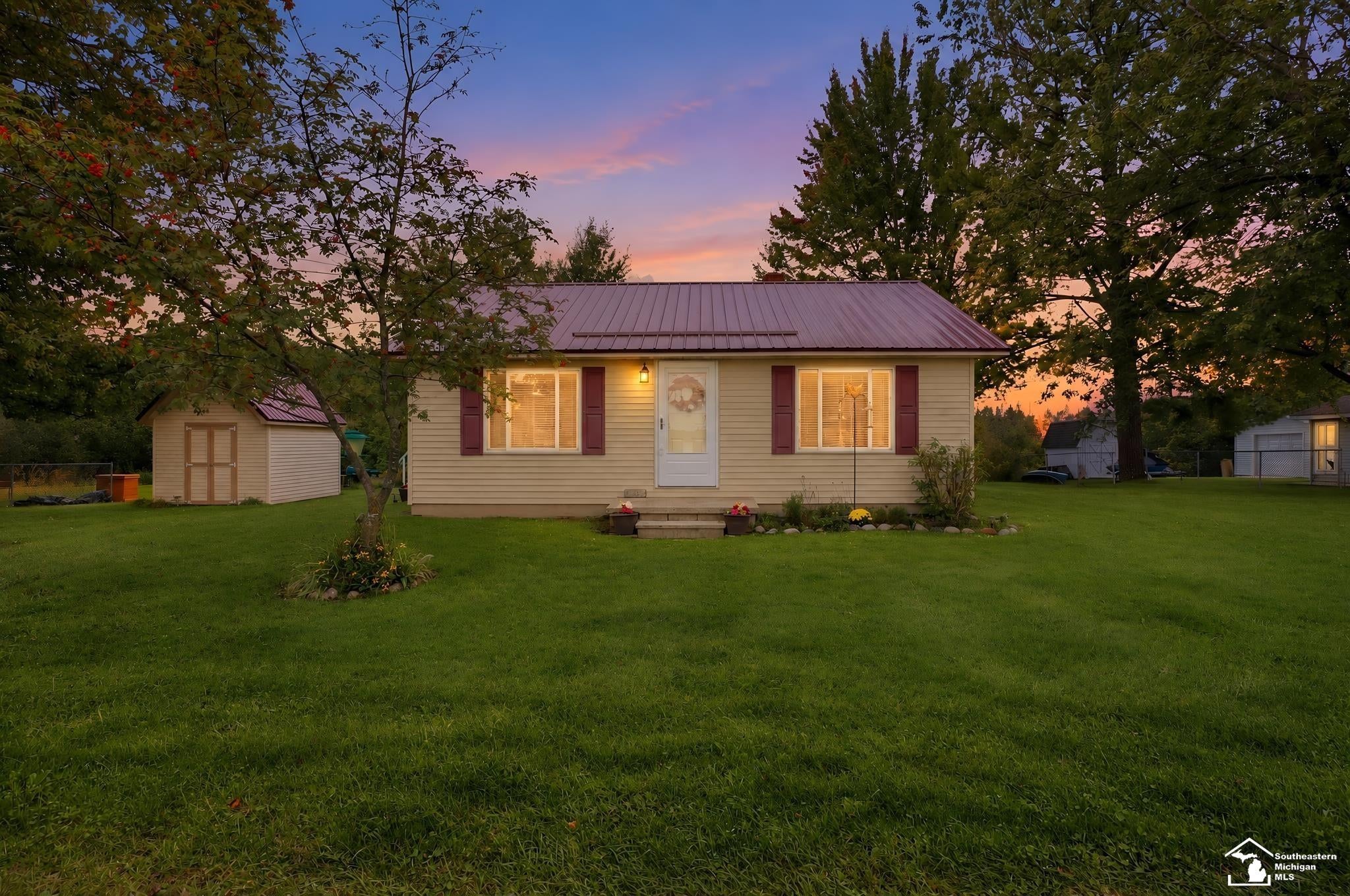 2885 W Lakeside Drive — photo