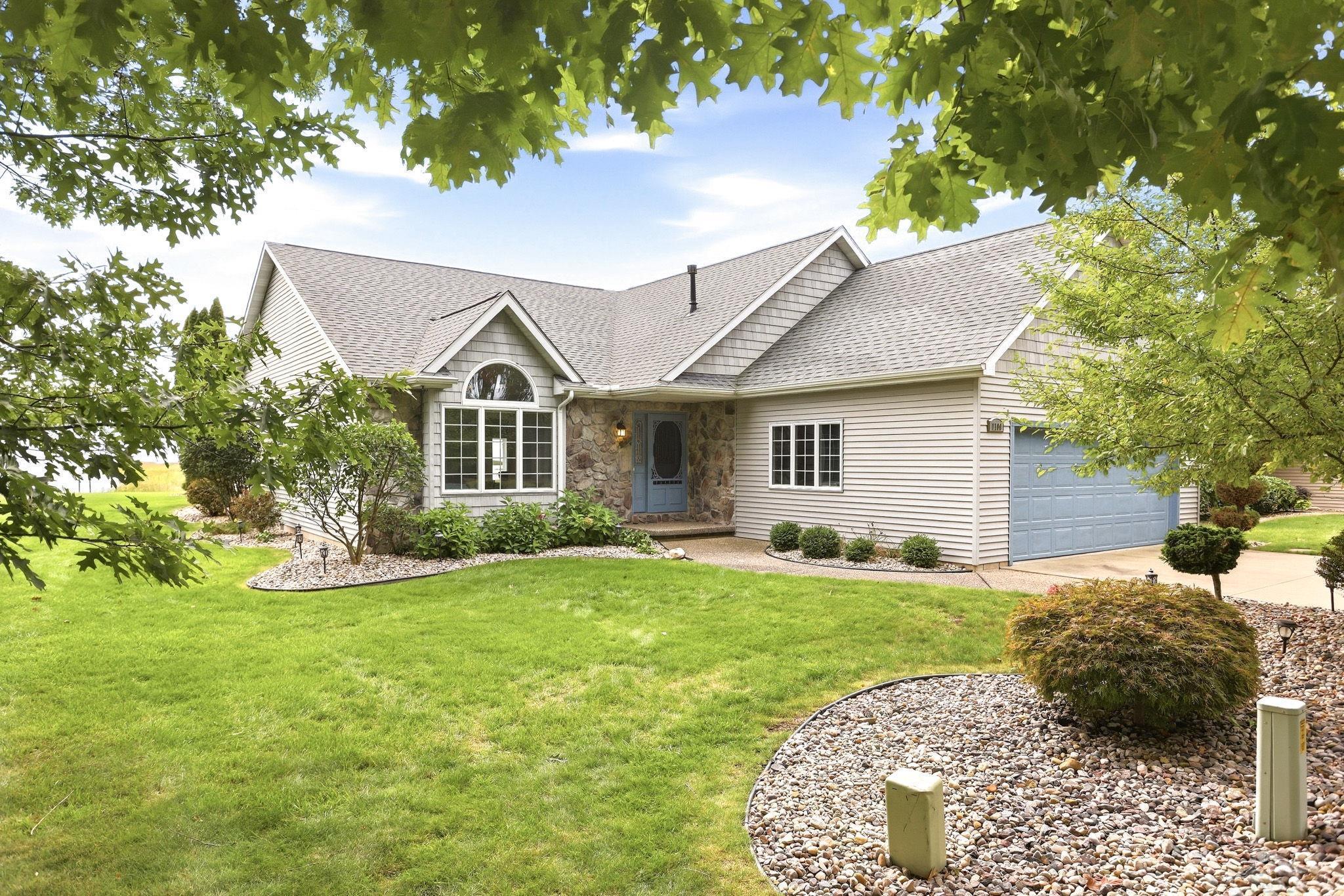 1100 Cove Court — photo
