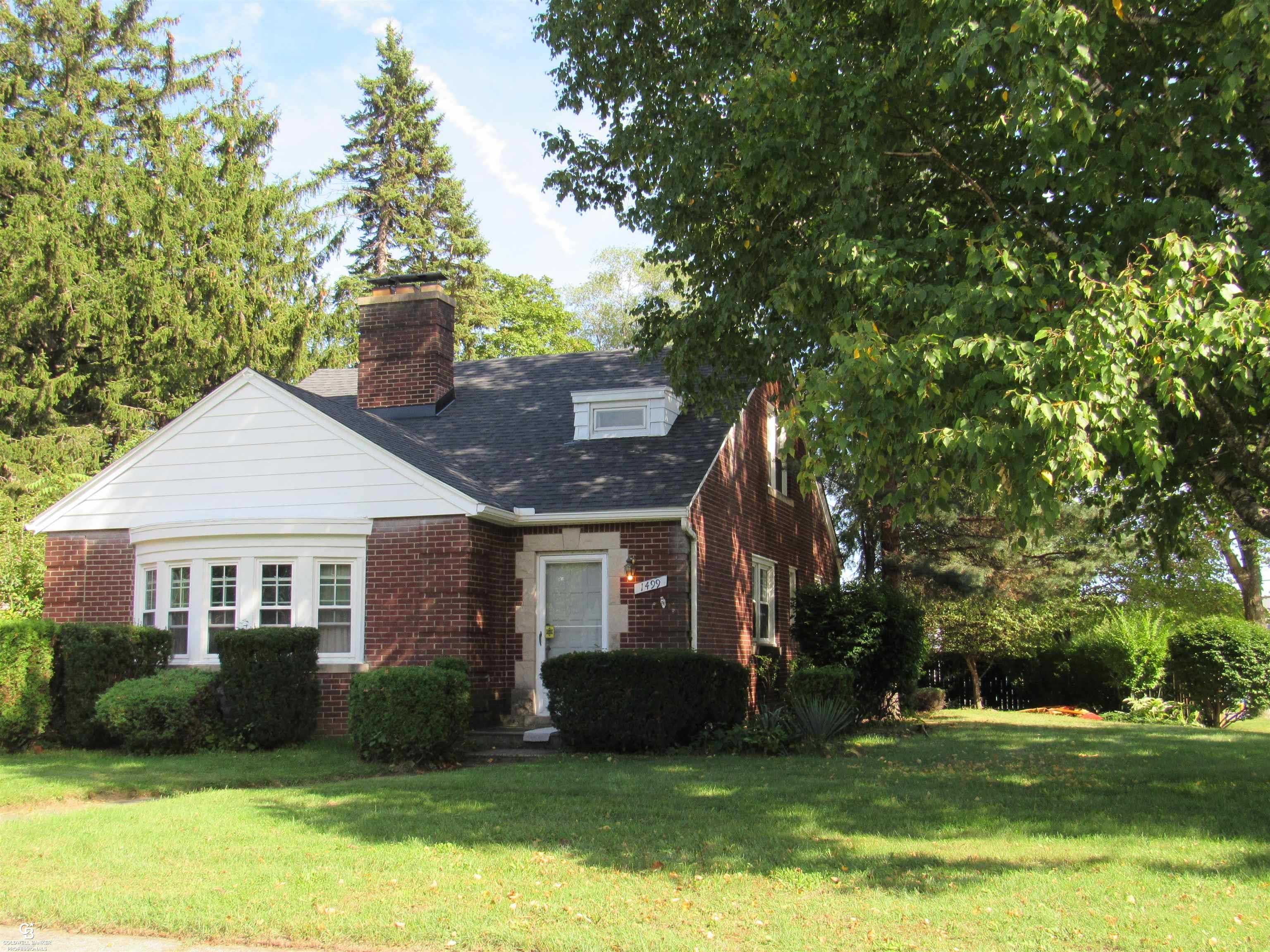 1499 Wellesley Drive — photo