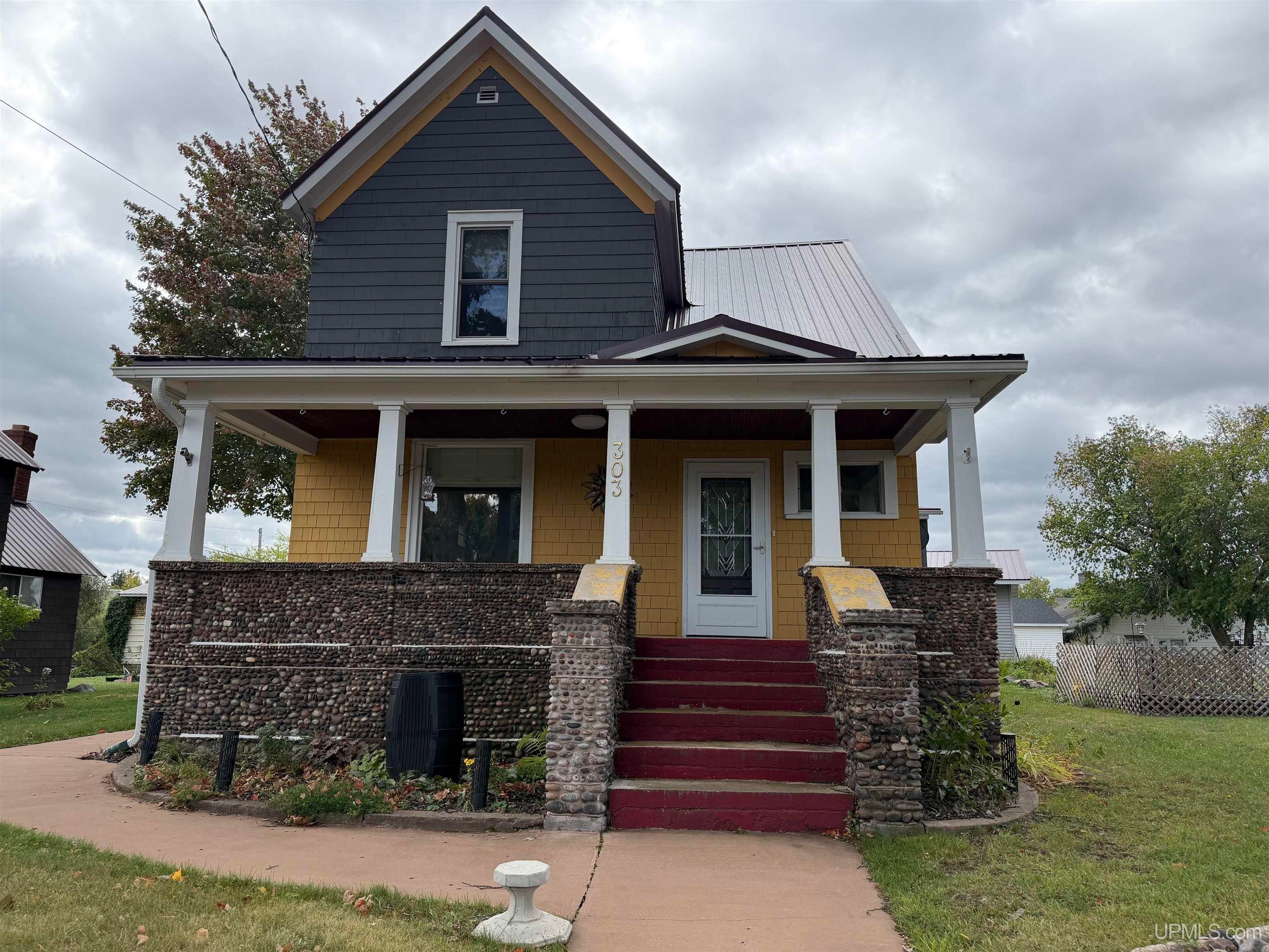 303 Maple Street — photo