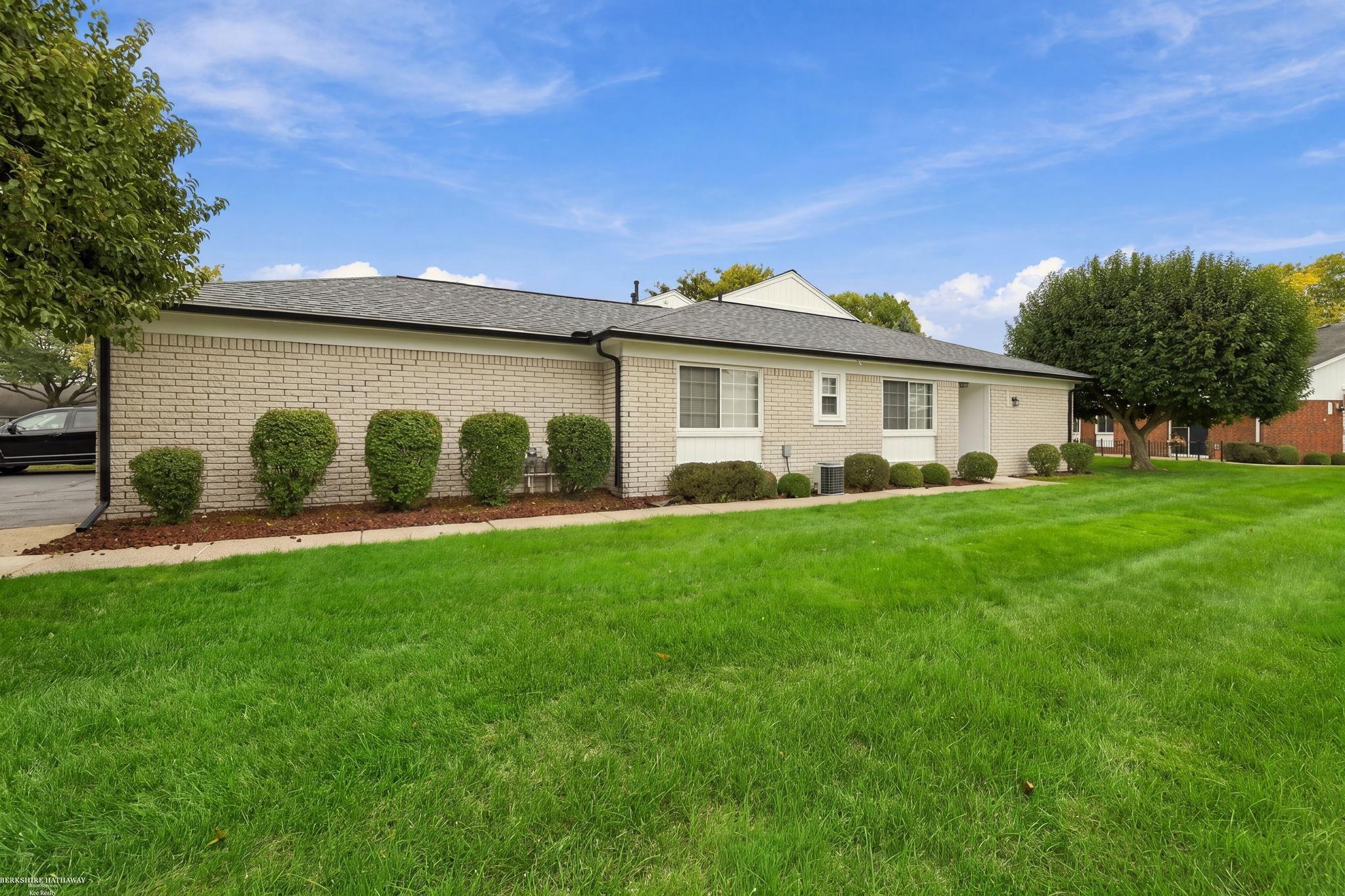 654 Country Club Drive — photo