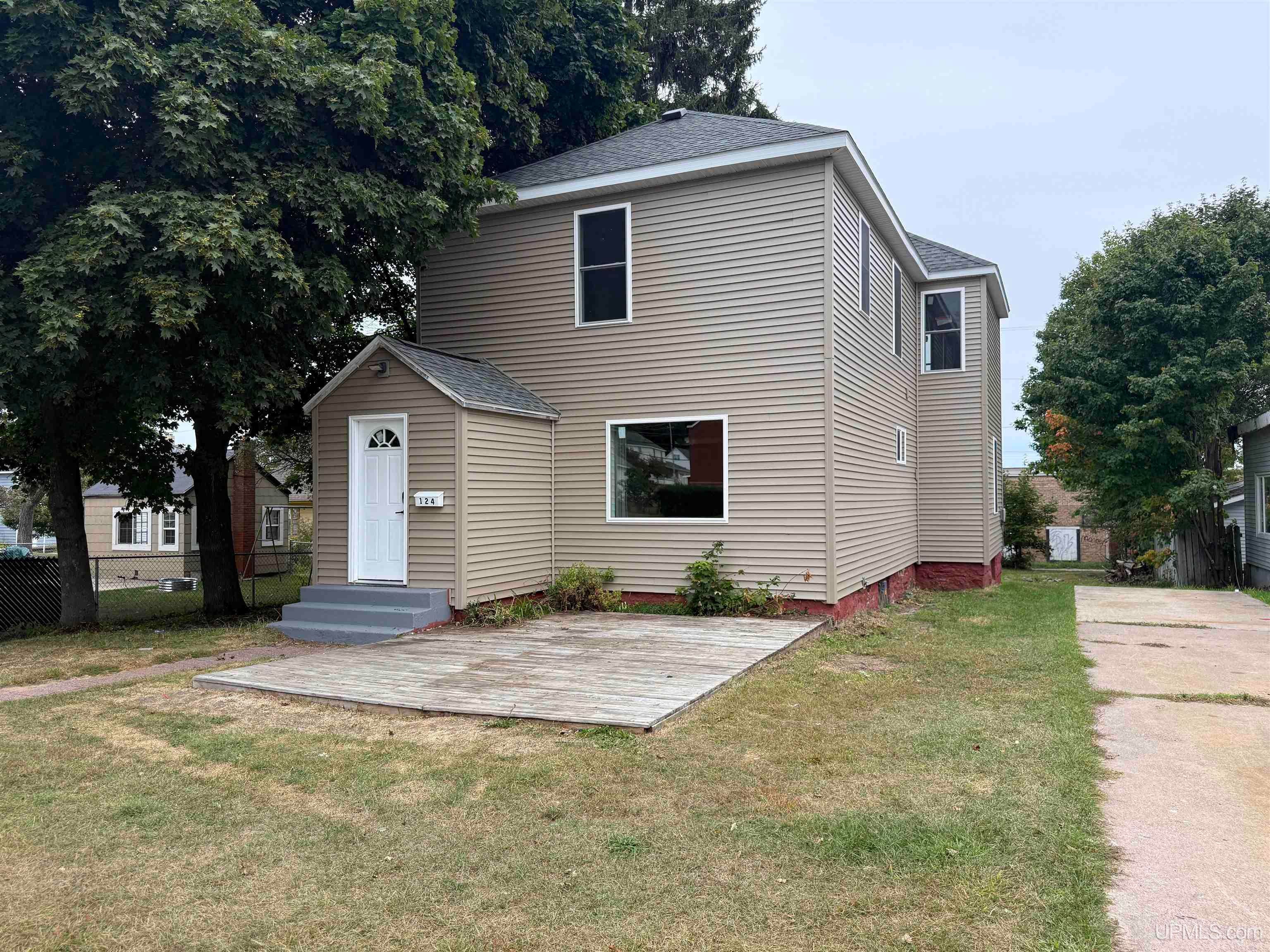 124 W Onota Street — photo