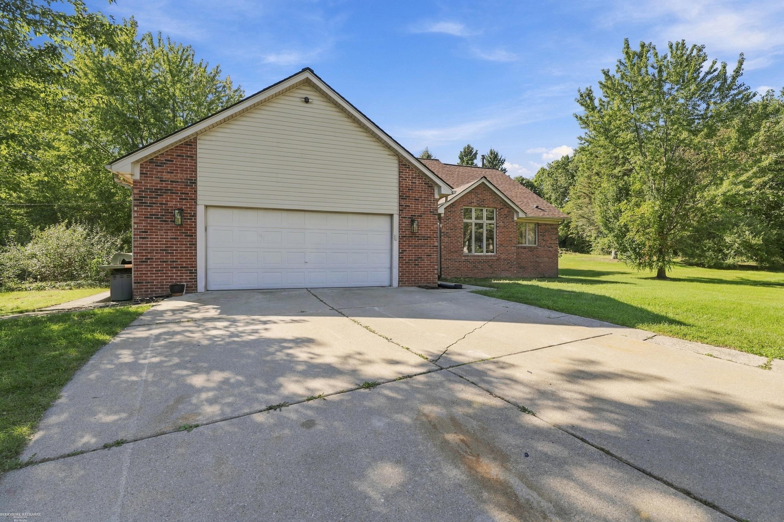 80131 Hipp Road — photo